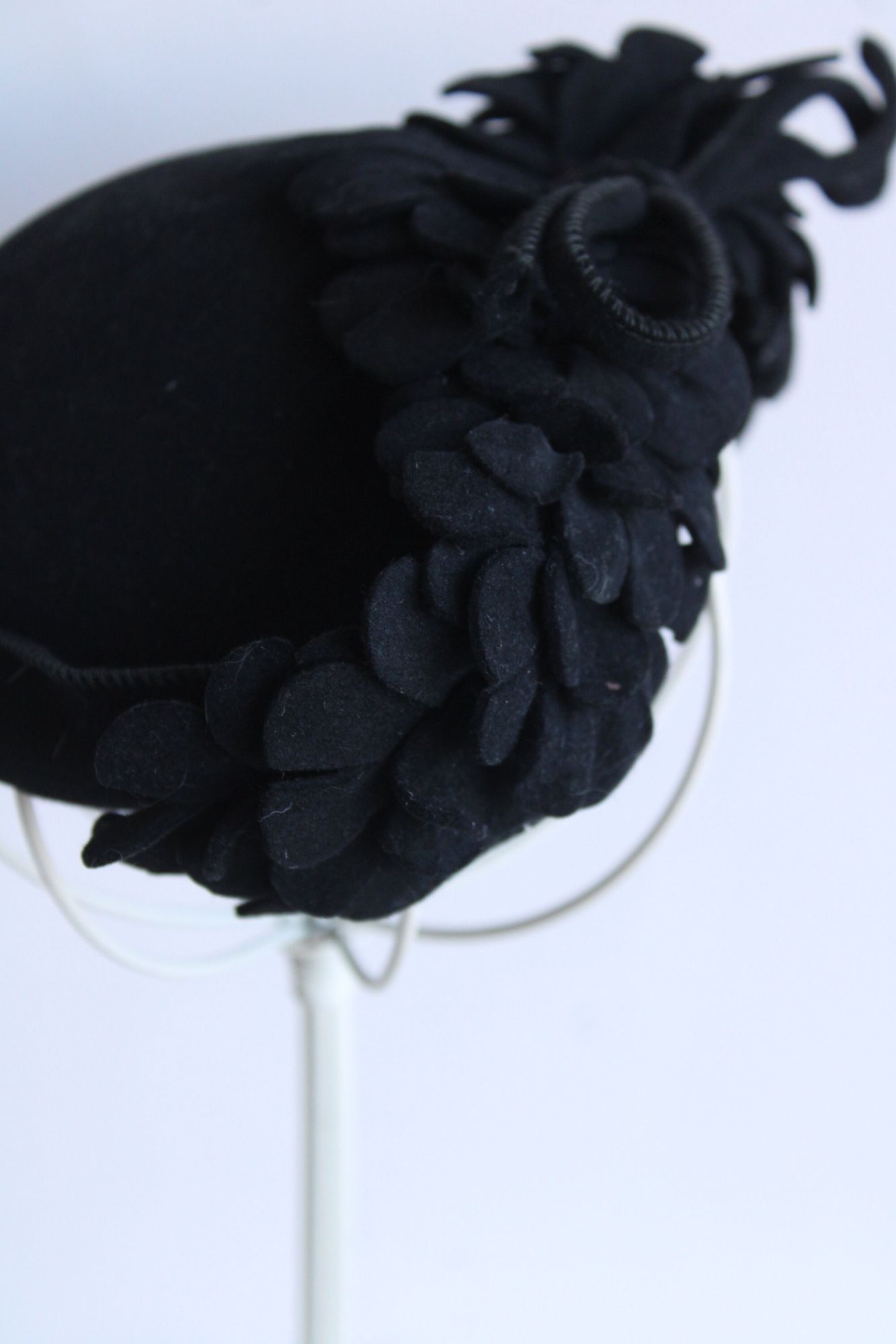 Vintage 1930s 1940s Black Wool Felt Hat with Faux Flowers and Bow