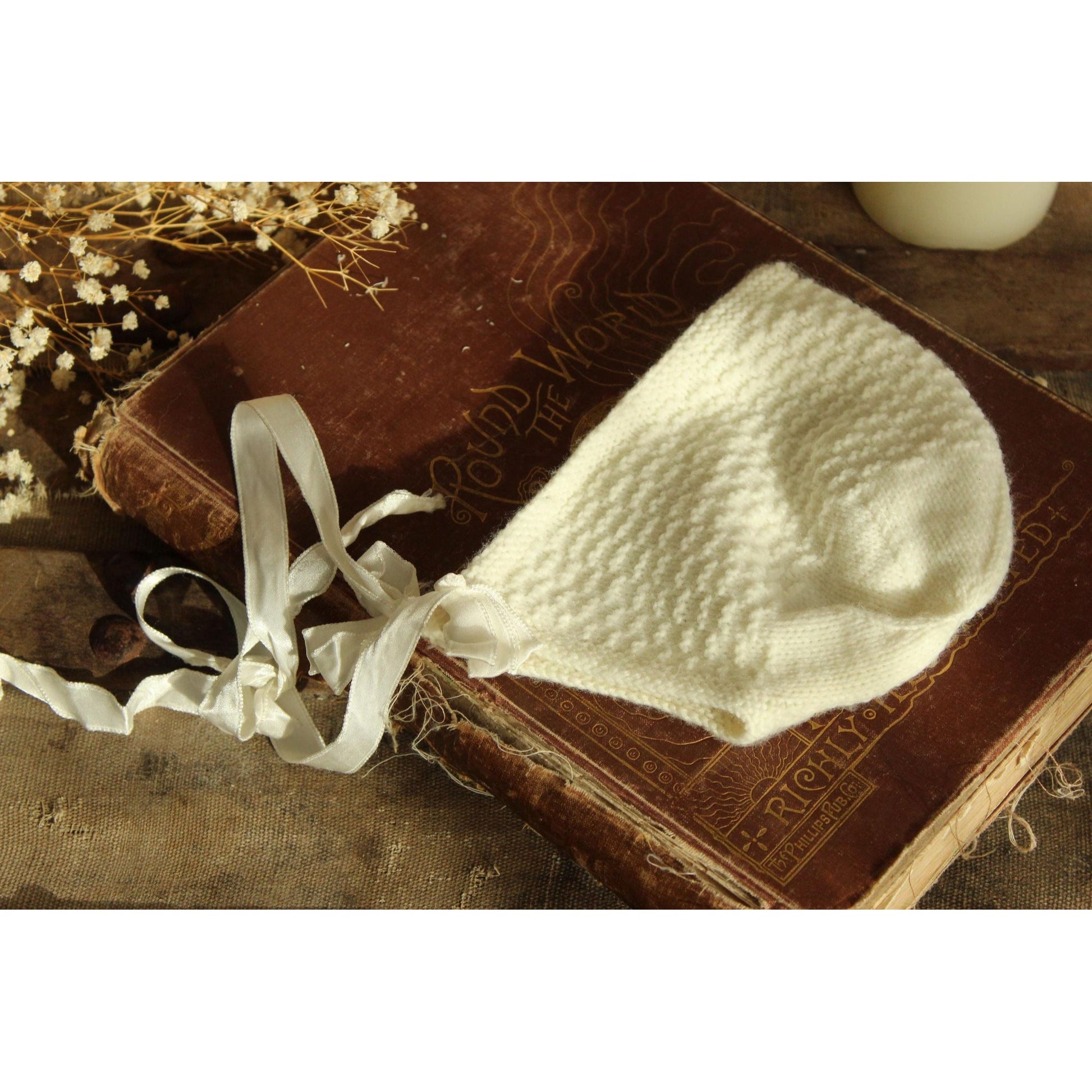 Vintage 1950s Winter White Knit baby bonnet with Ribbon Ties