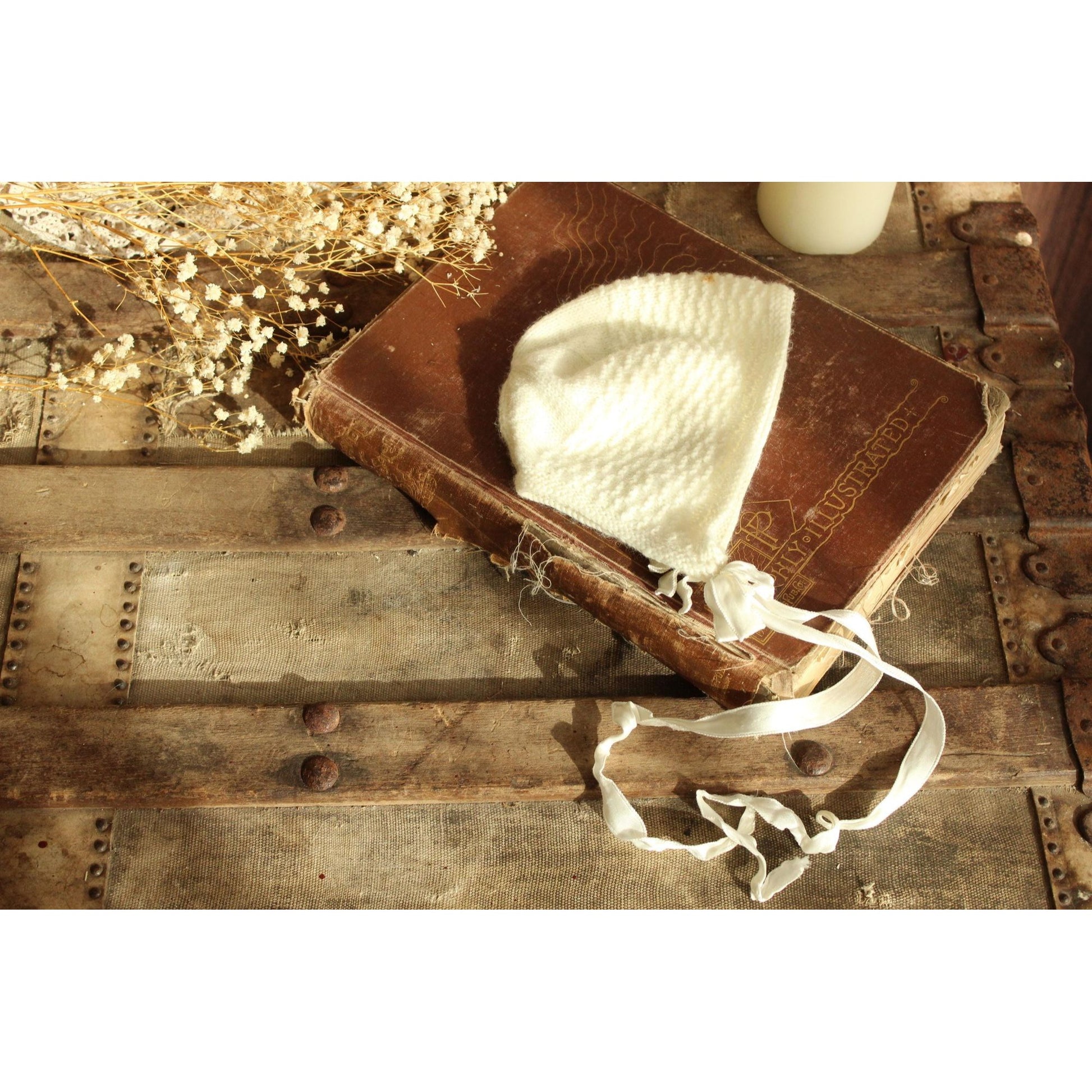 Vintage 1950s Winter White Knit baby bonnet with Ribbon Ties