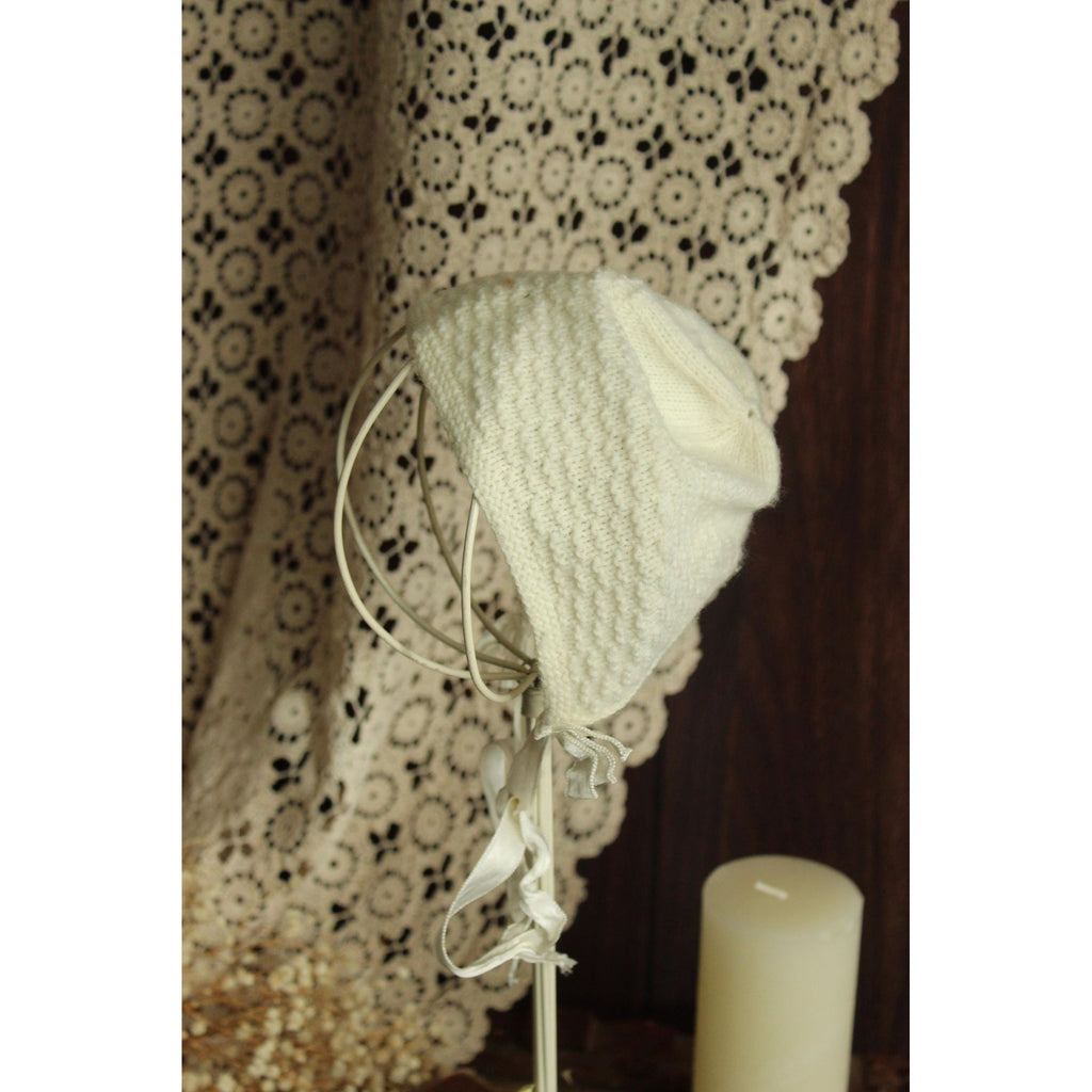 Vintage 1950s Winter White Knit baby bonnet with Ribbon Ties