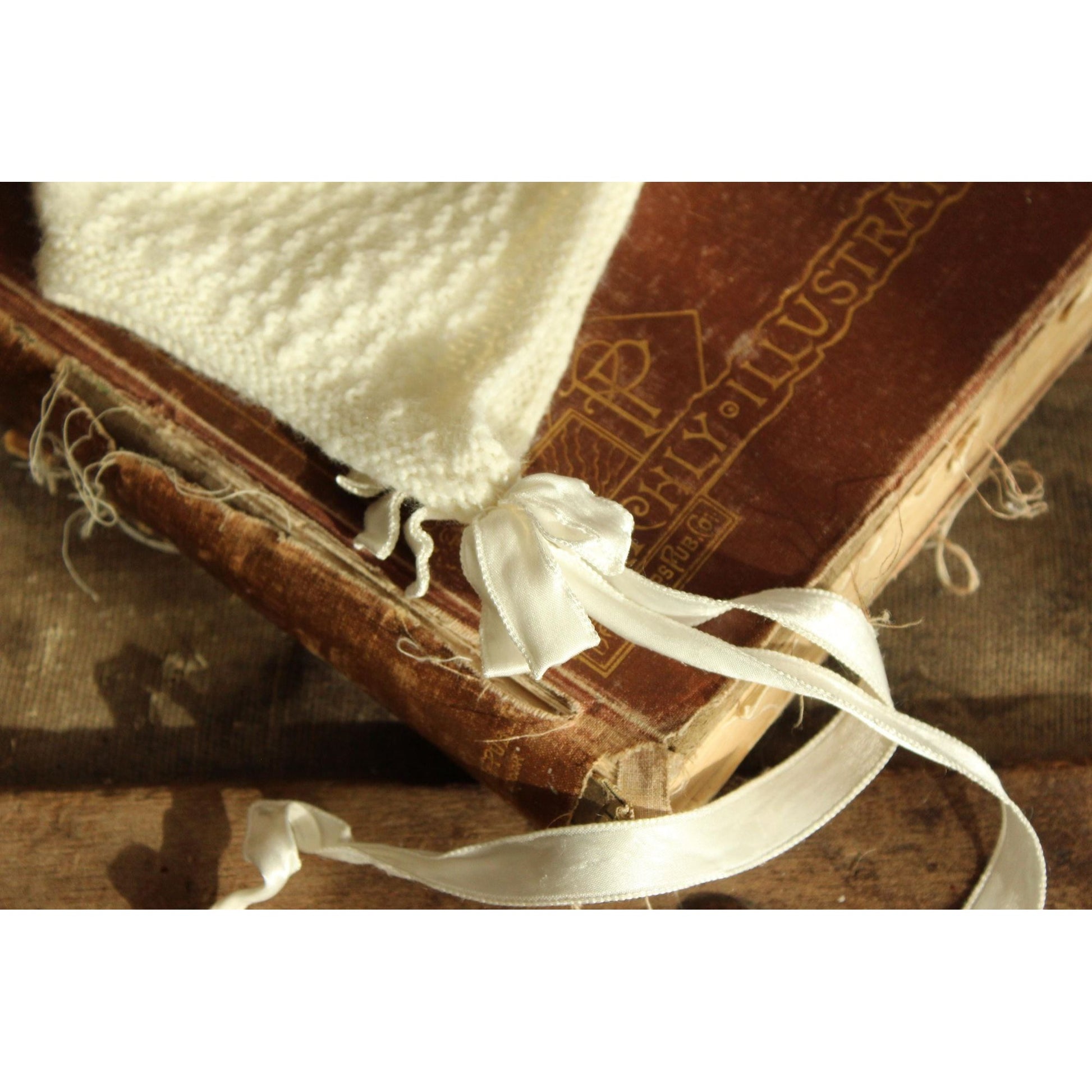 Vintage 1950s Winter White Knit baby bonnet with Ribbon Ties