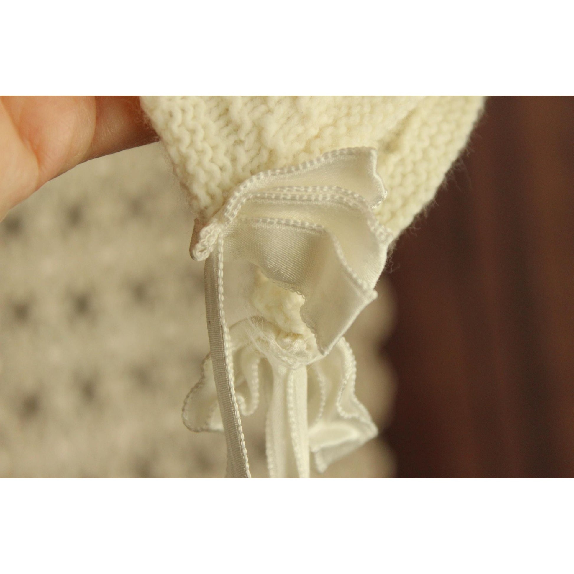 Vintage 1950s Winter White Knit baby bonnet with Ribbon Ties