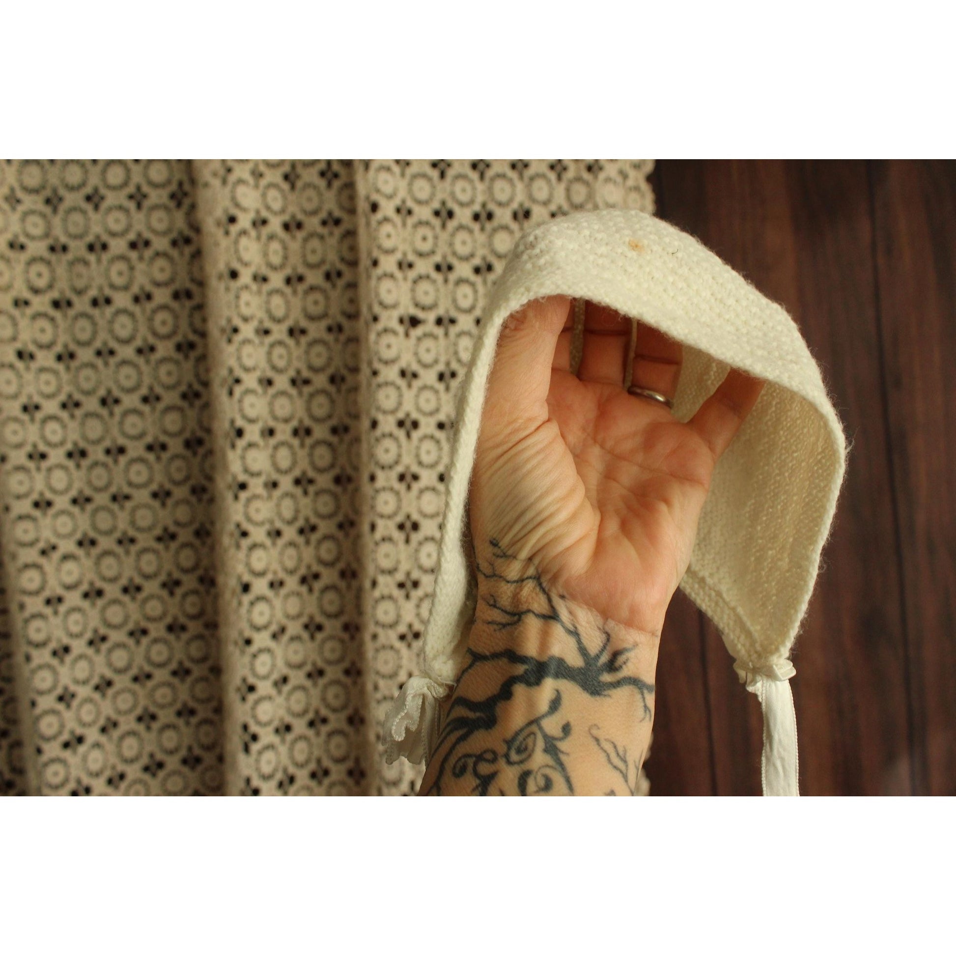 Vintage 1950s Winter White Knit baby bonnet with Ribbon Ties