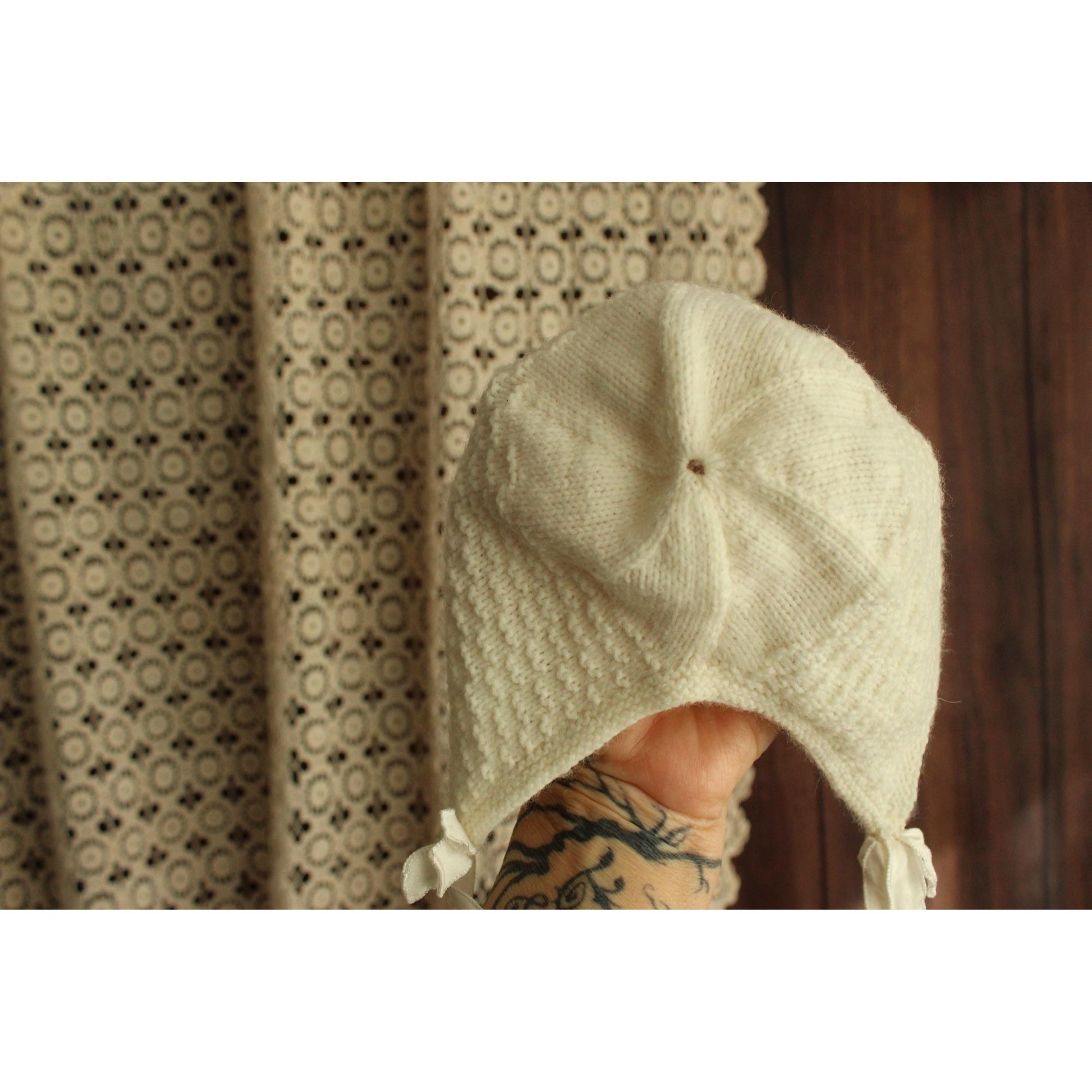 Vintage 1950s Winter White Knit baby bonnet with Ribbon Ties