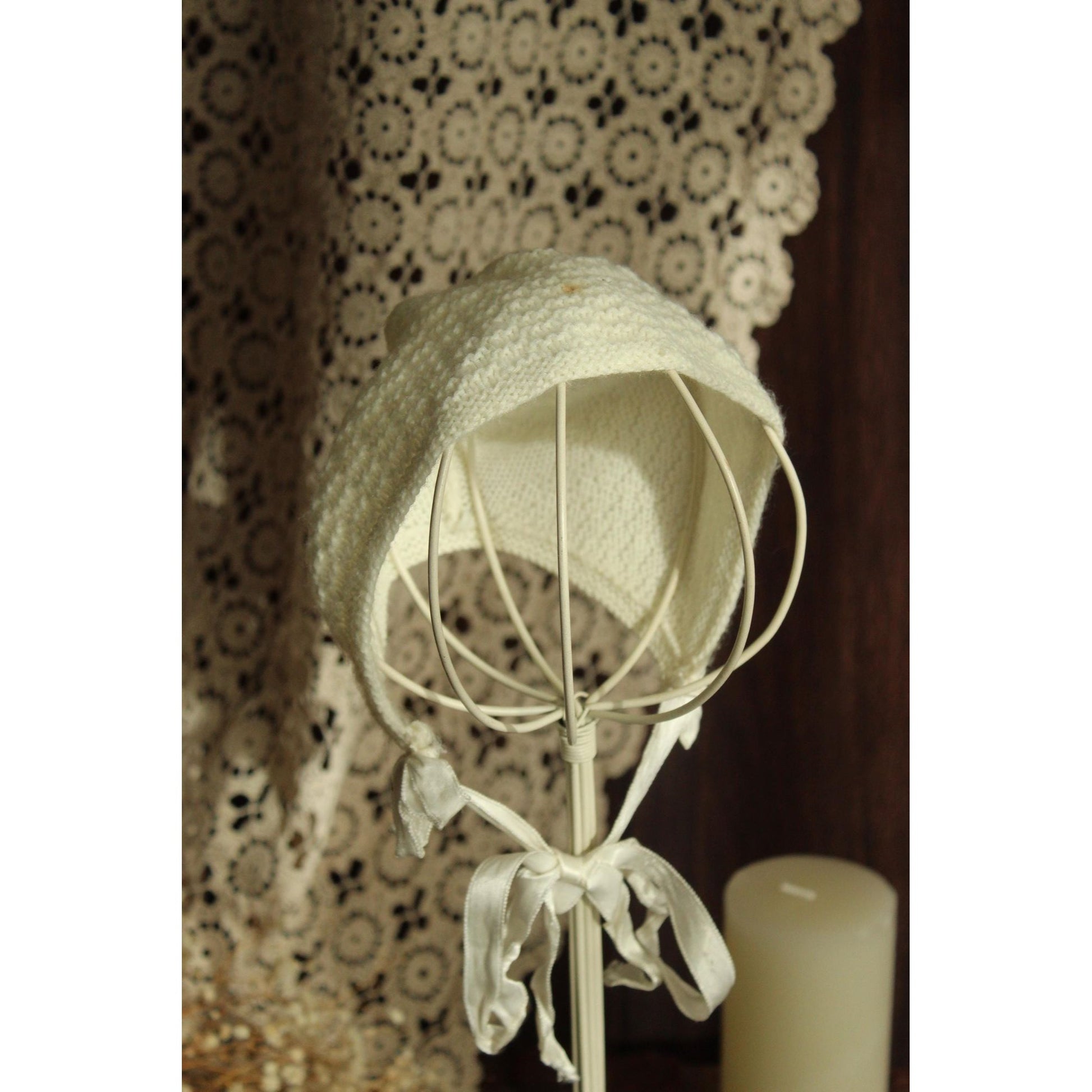 Vintage 1950s Winter White Knit baby bonnet with Ribbon Ties