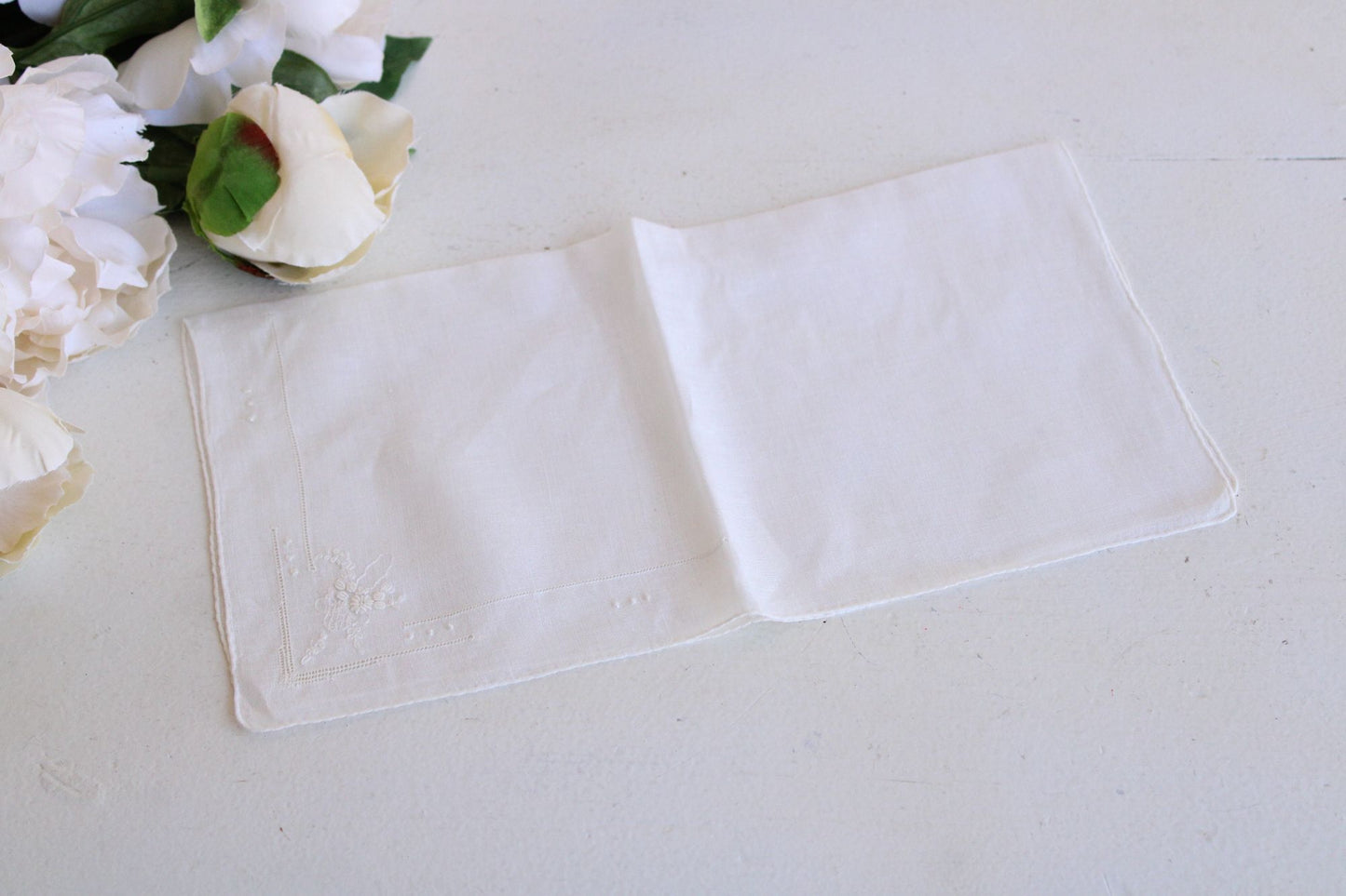 Vintage 1940s Embroidered Flowers White Linen Hankie