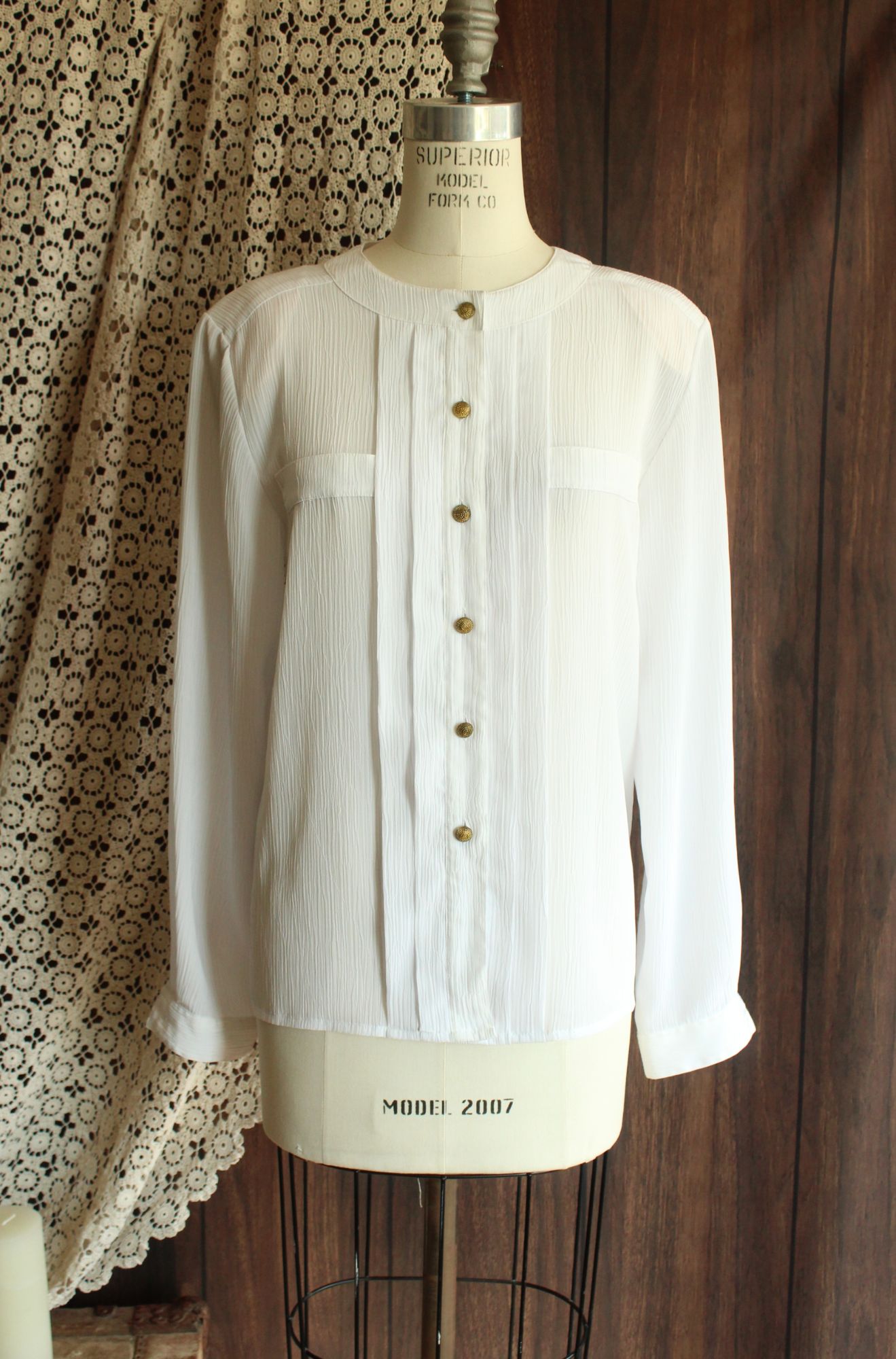 Vintage 1980s 1990s Laura & Jayne White Button Down Shirt