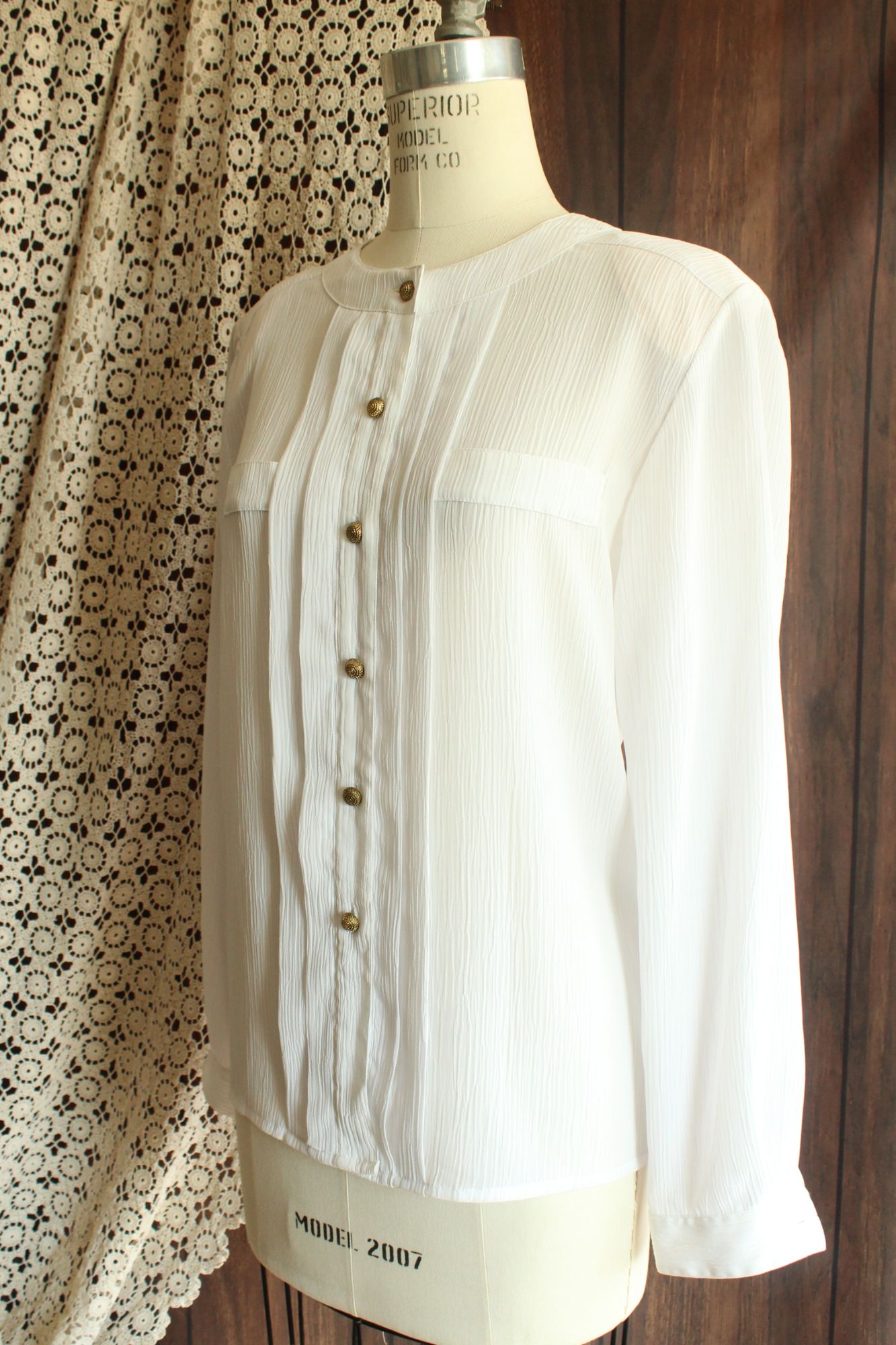 Vintage 1980s 1990s Laura & Jayne White Button Down Shirt