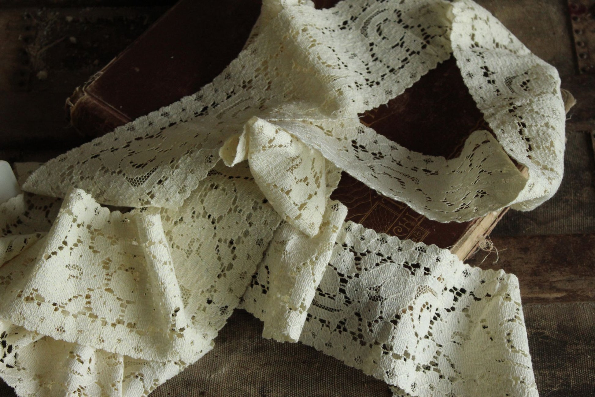 Vintage Lace Trim, Ivory Cotton Tulip Pattern 3.5" Wide, 4 Yards