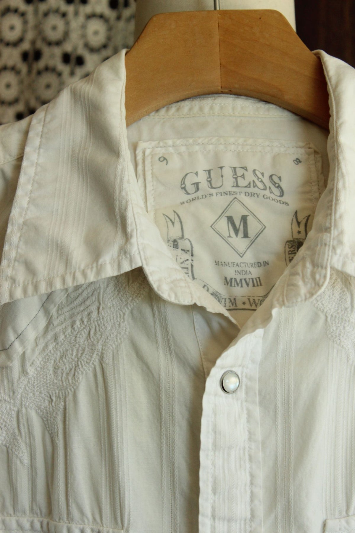 GUESS Mens Size M 2008 Western Pearl Snap Shirt Cream Embroidered Y2K Archive