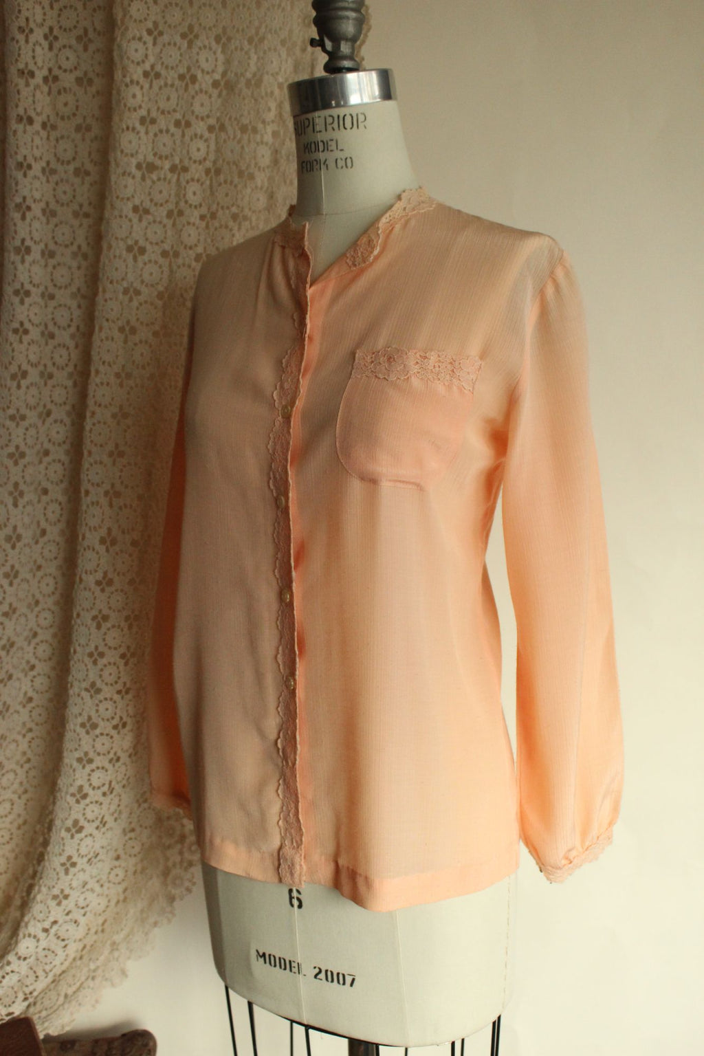 Vintage 1970s 1980s Miss Capri Peach Shirt with Lace Trim