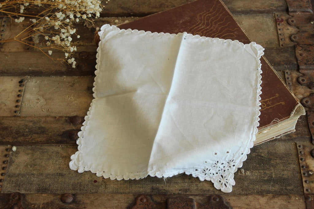 Vintage 1930s White Handkerchief with Broderie Anglaise Eyelet Lace Trim