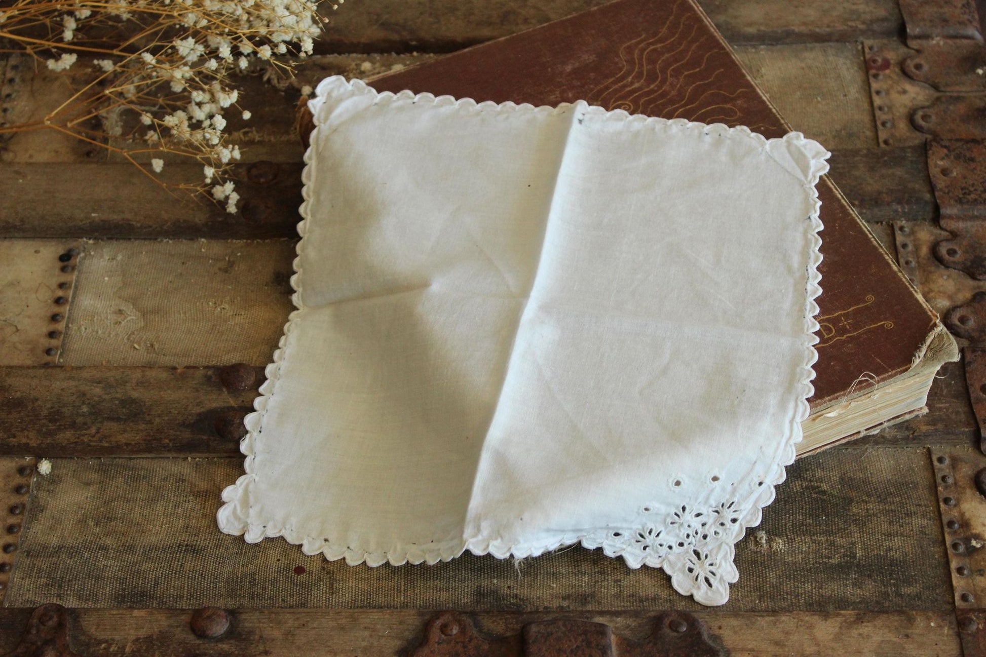 Vintage 1930s White Handkerchief with Broderie Anglaise Eyelet Lace Trim