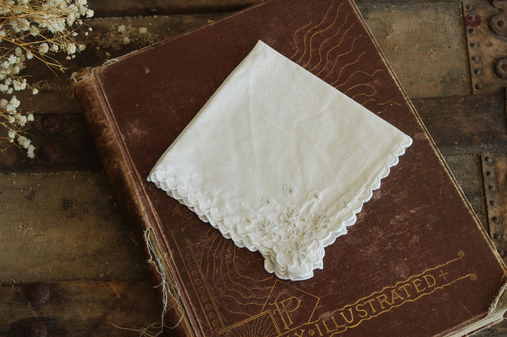 Vintage 1930s White Handkerchief with Broderie Anglaise Eyelet Lace Trim