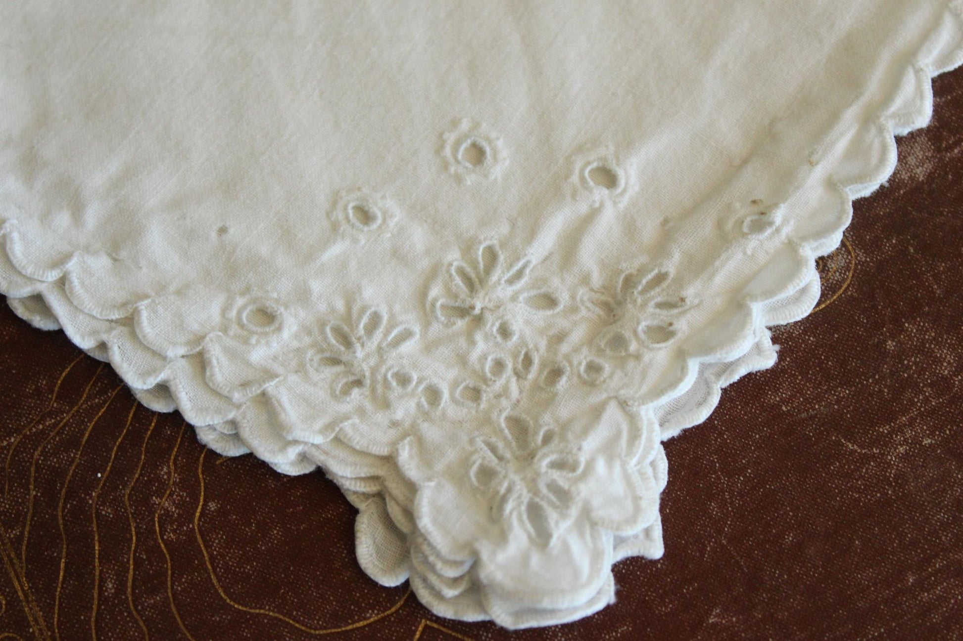 Vintage 1930s White Handkerchief with Broderie Anglaise Eyelet Lace Trim