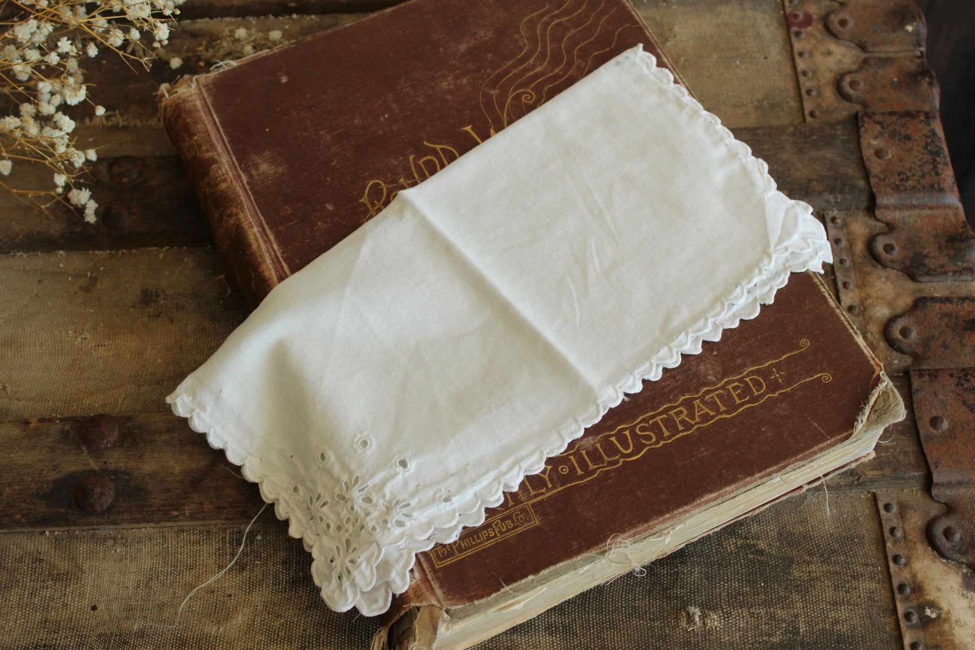 Vintage 1930s White Handkerchief with Broderie Anglaise Eyelet Lace Trim