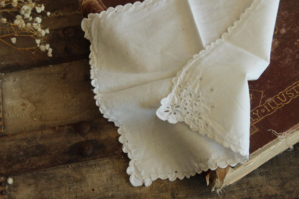 Vintage 1930s White Handkerchief with Broderie Anglaise Eyelet Lace Trim