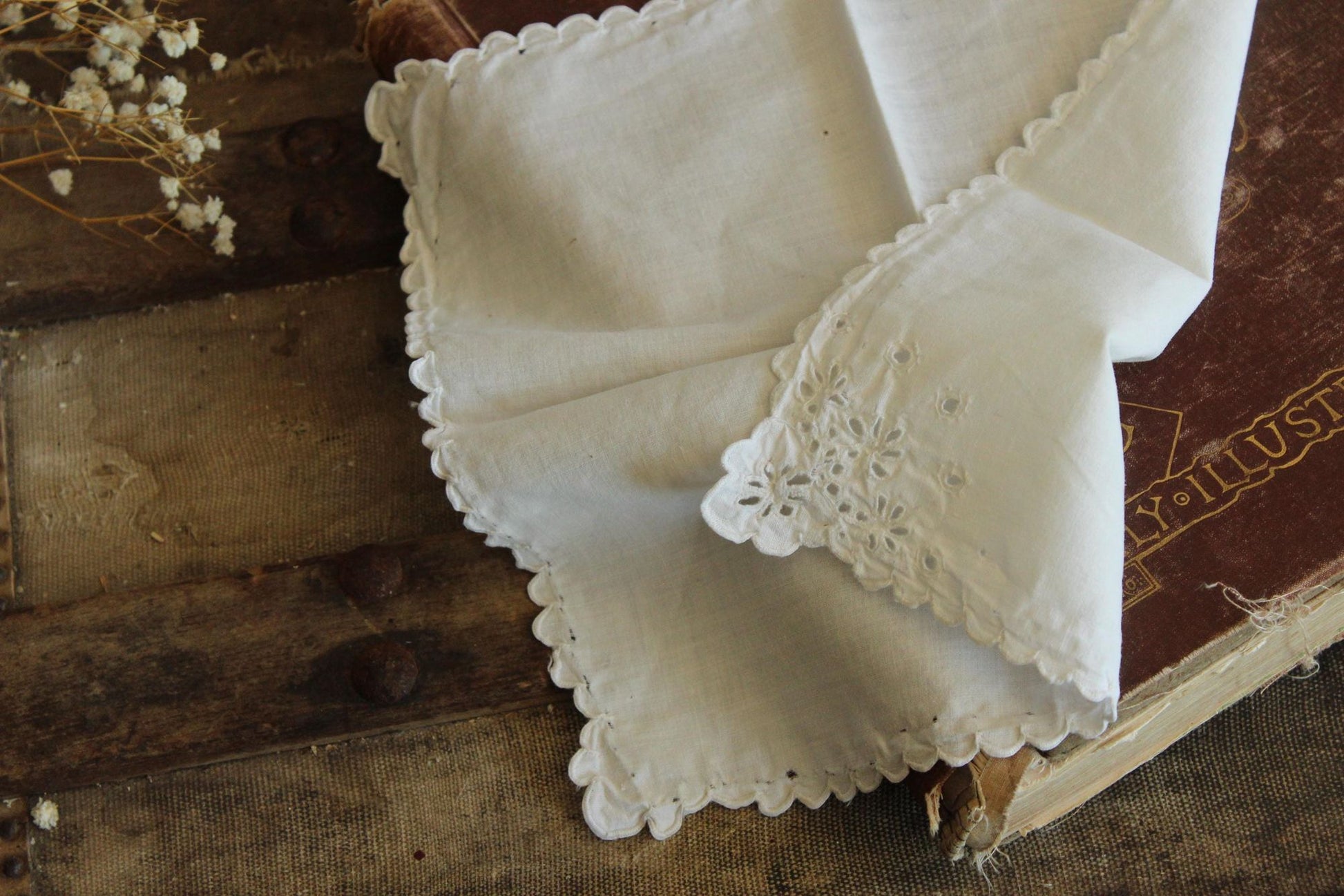 Vintage 1930s White Handkerchief with Broderie Anglaise Eyelet Lace Trim