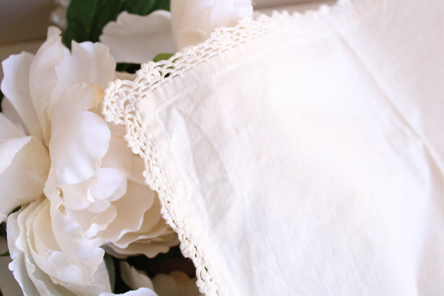 Vintage Ivory Napkins Set of Eight With Lace Trim