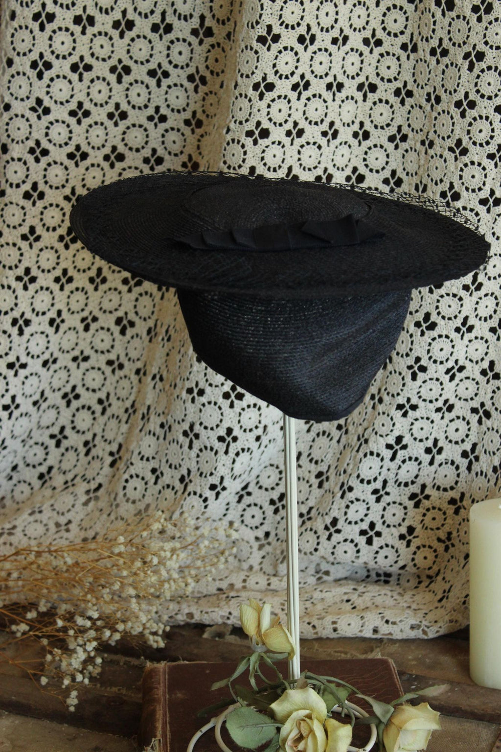 Vintage 1940s 1950s Blue Straw Hat with Grosgrain Ribbon Trim