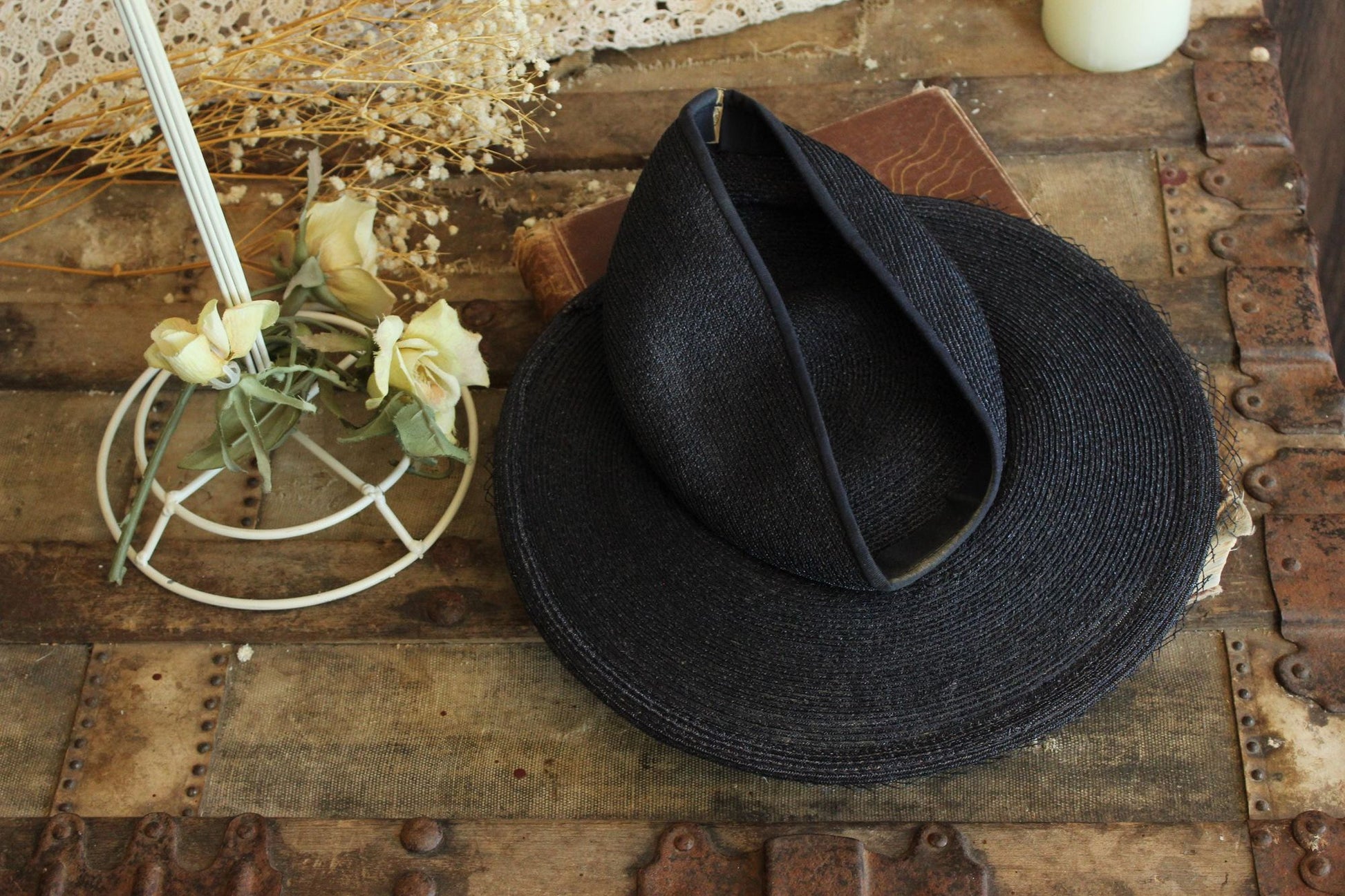 Vintage 1940s 1950s Blue Straw Hat with Grosgrain Ribbon Trim