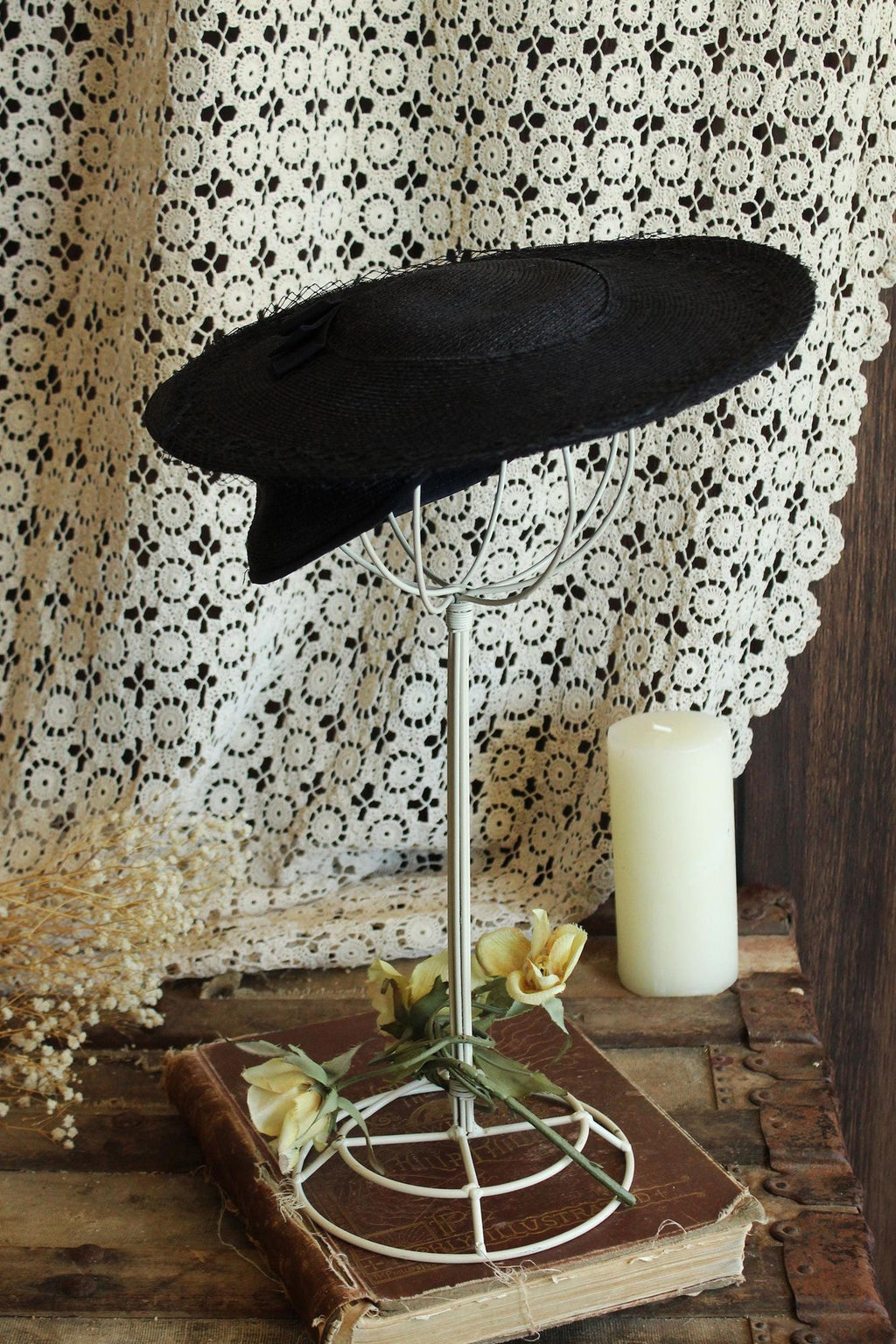 Vintage 1940s 1950s Blue Straw Hat with Grosgrain Ribbon Trim