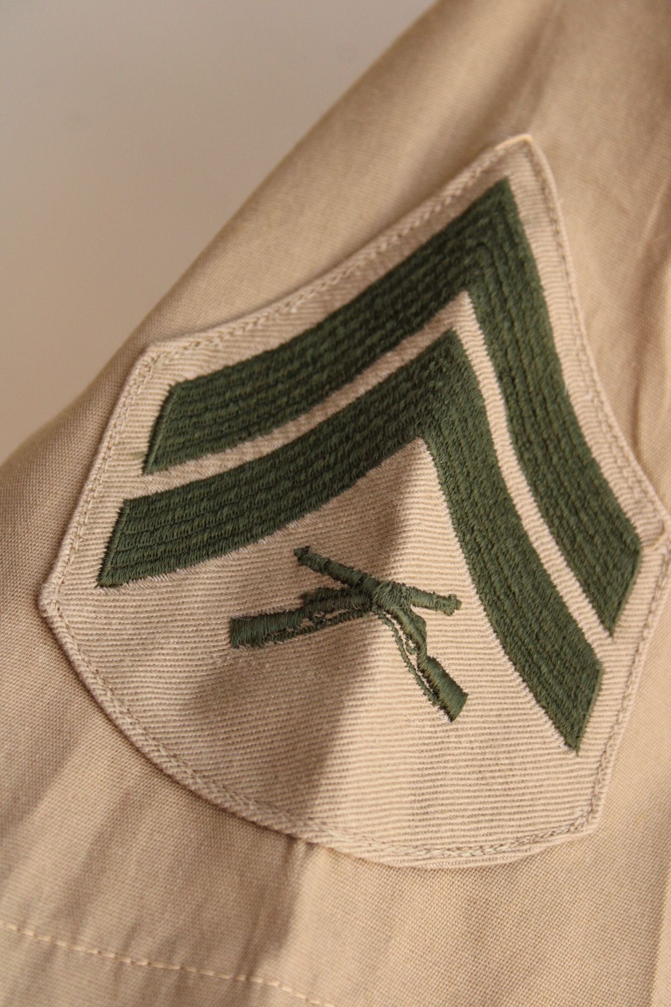 US Marine Unisex Uniform Shirt, With Rank Patches, Corporal, Khaki, 43" chest
