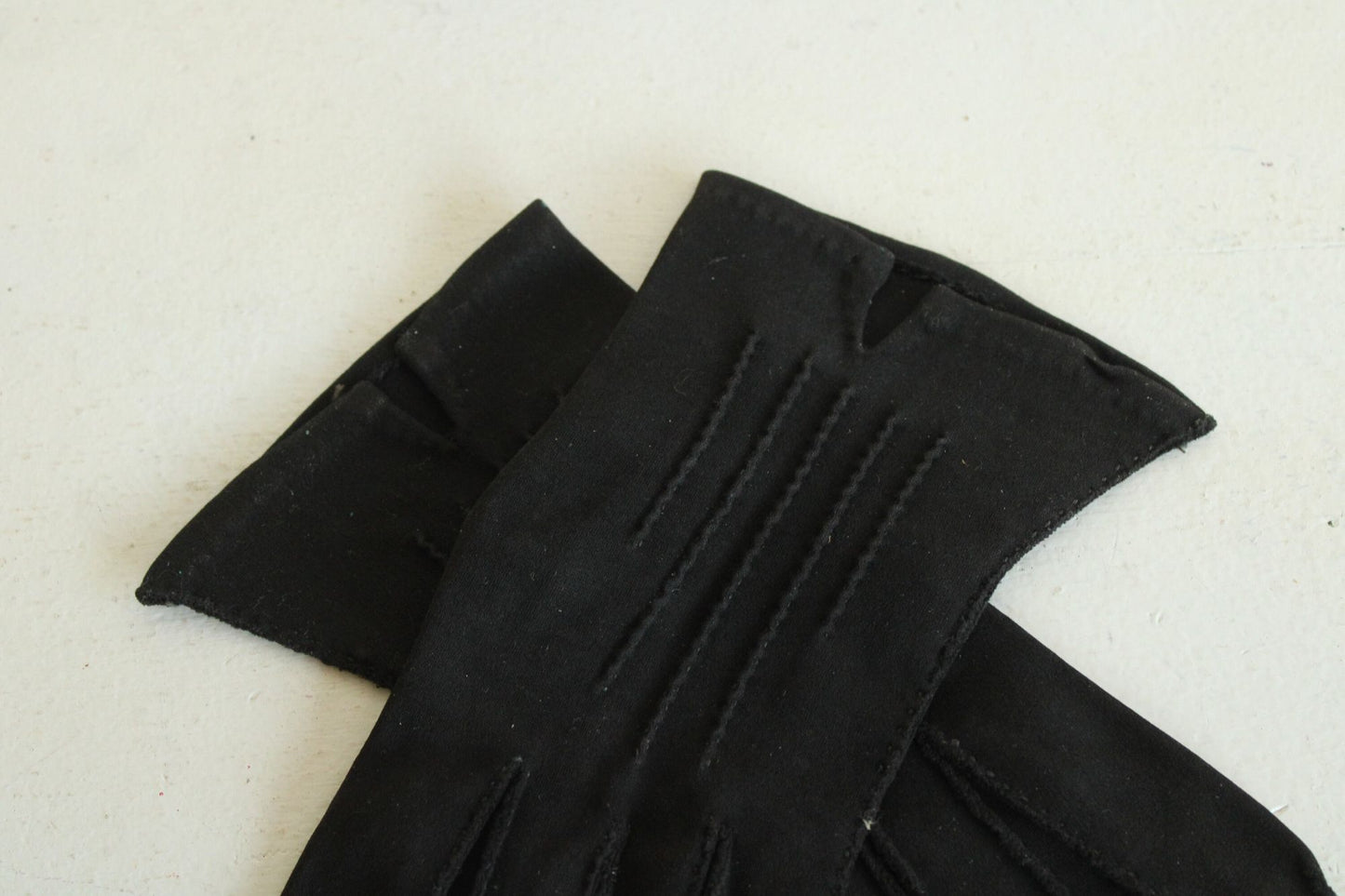 Vintage 1960s Dawnelle Black Gloves