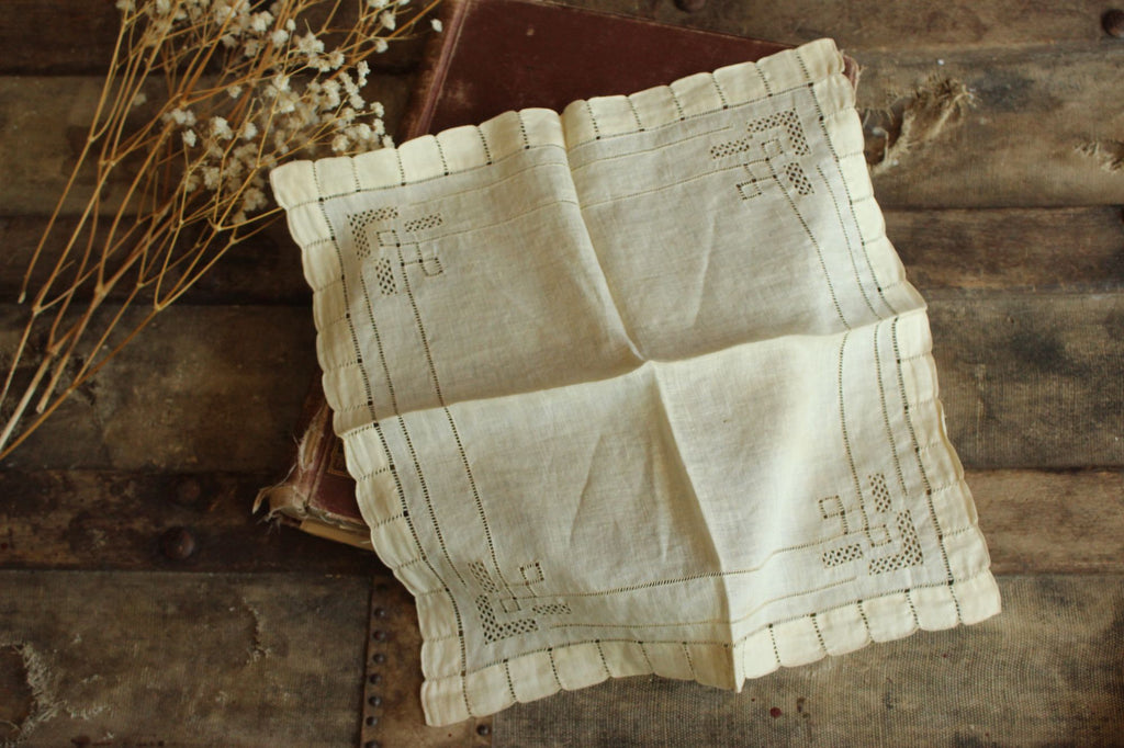 Vintage 1940s  Ivory Linen Natural Plant Hand Dyed Hankie