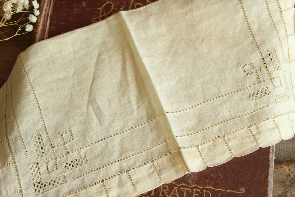 Vintage 1940s  Ivory Linen Natural Plant Hand Dyed Hankie
