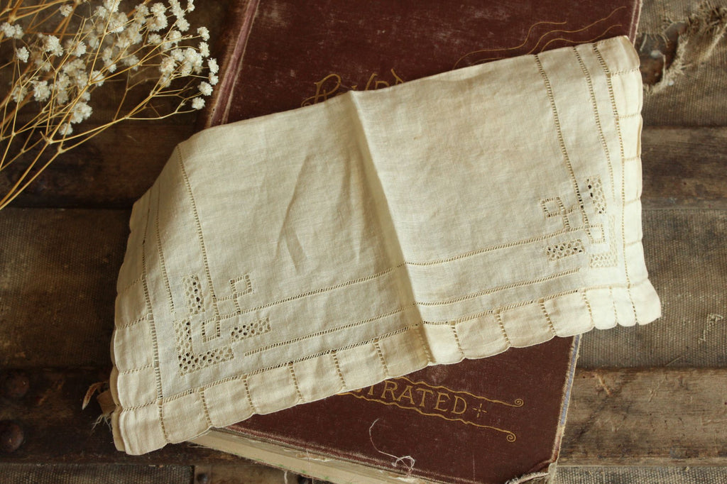 Vintage 1940s  Ivory Linen Natural Plant Hand Dyed Hankie