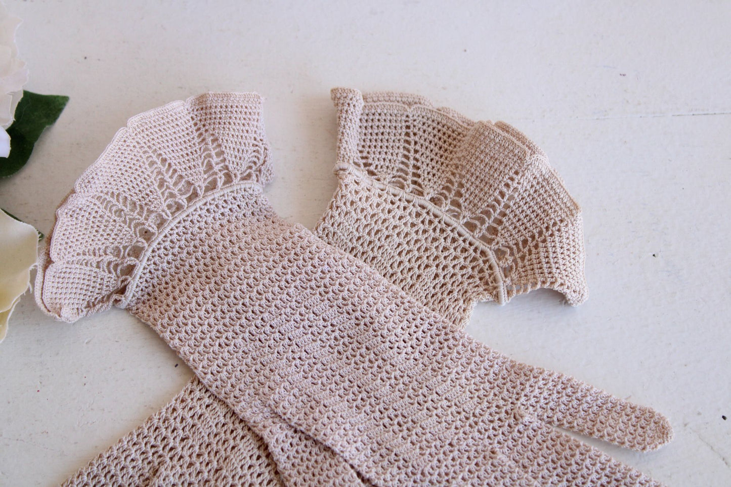 Vintage 1930s 1940s Beige Crochet Gloves