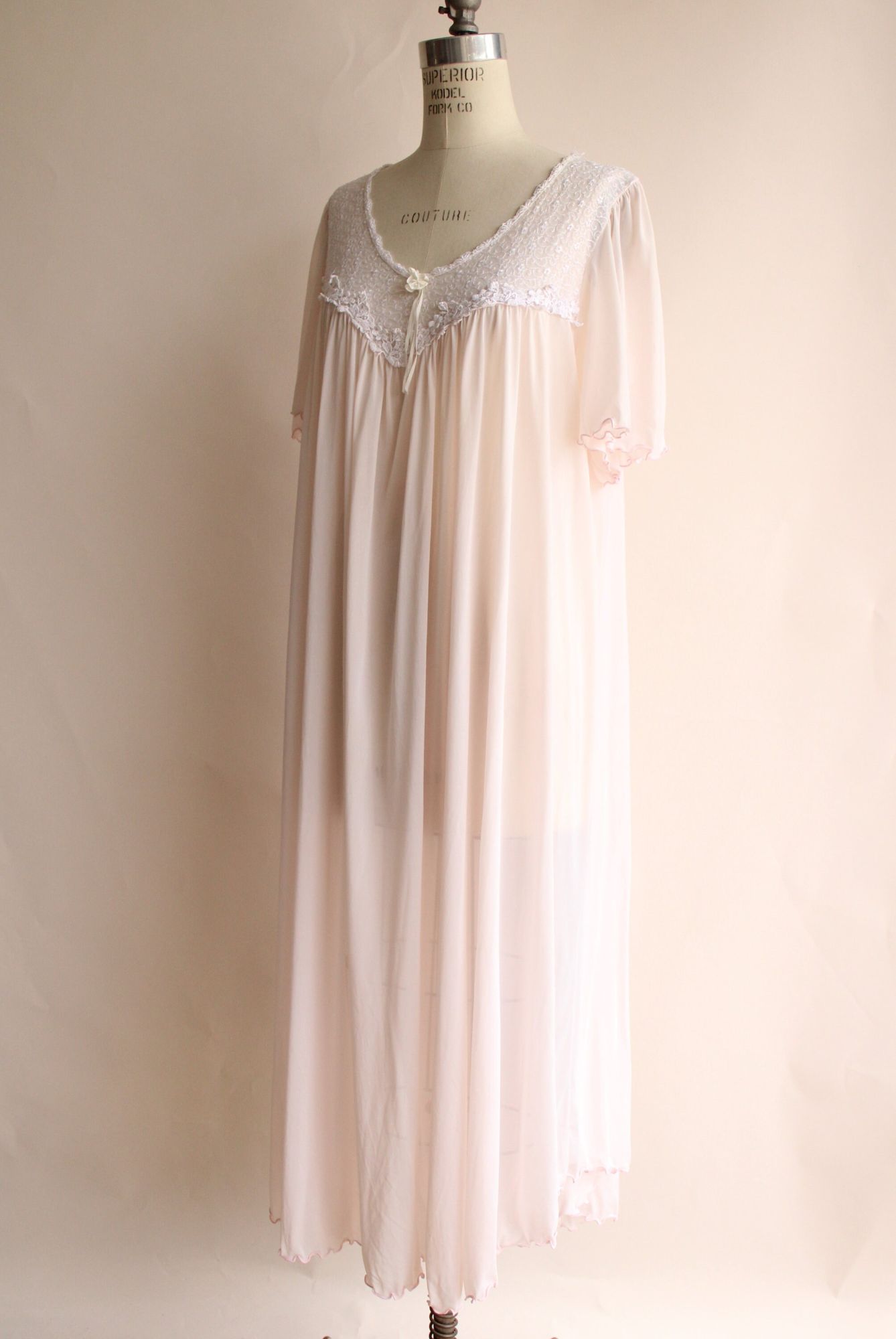 Vintage 1960s Volup Size, Miss Elaine Pink Night Gown