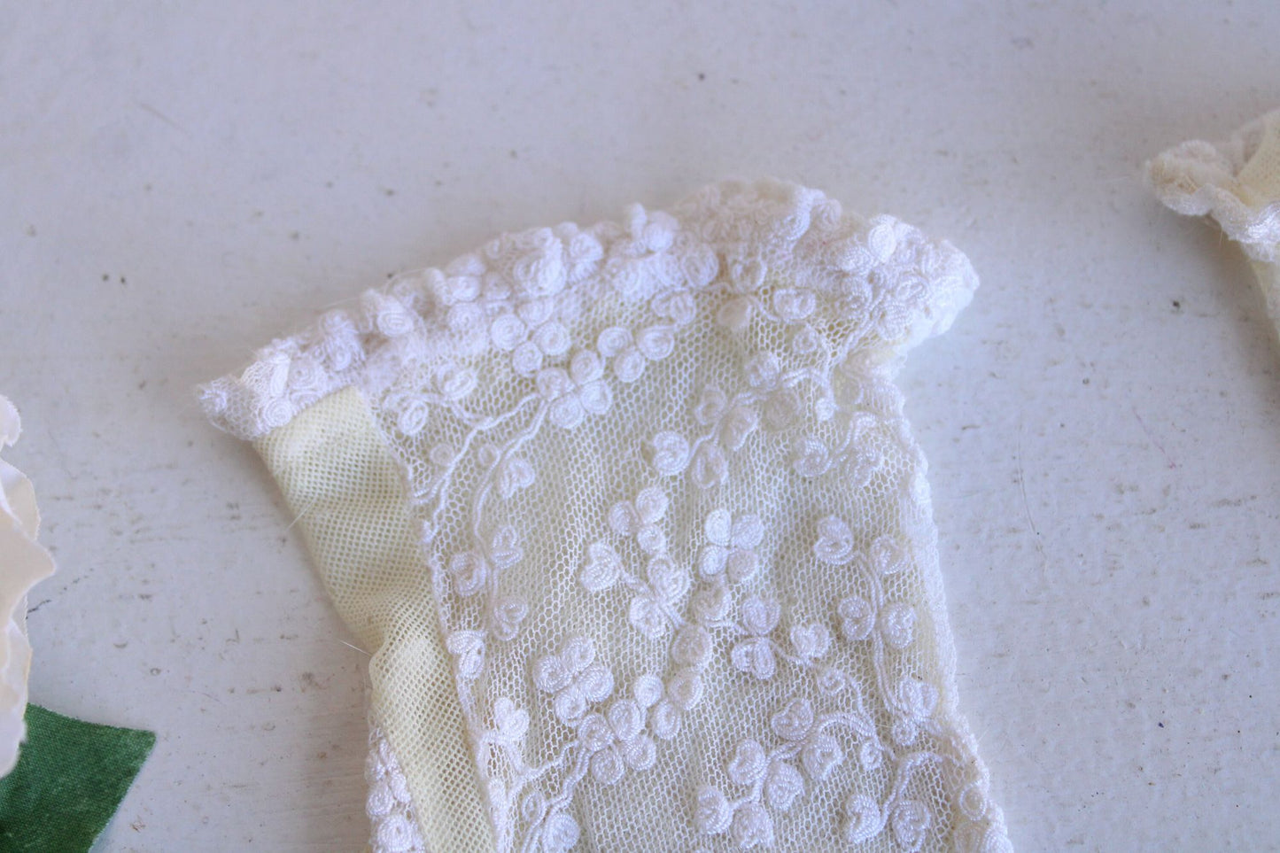 Vintage 1940s 1950s Van Raalte Ivory Lace and Mesh Gloves, Size 7.5