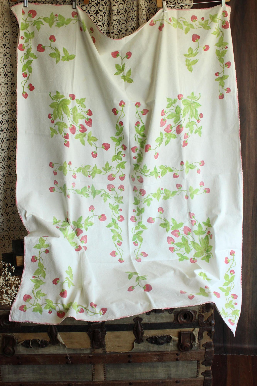 Vintage 1950s Strawberry Fruit Print Tableclothj