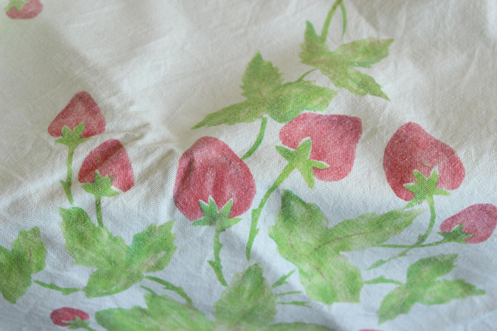 Vintage 1950s Strawberry Fruit Print Tableclothj