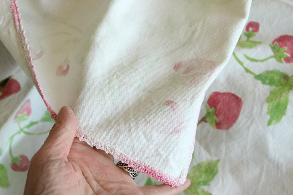 Vintage 1950s Strawberry Fruit Print Tableclothj