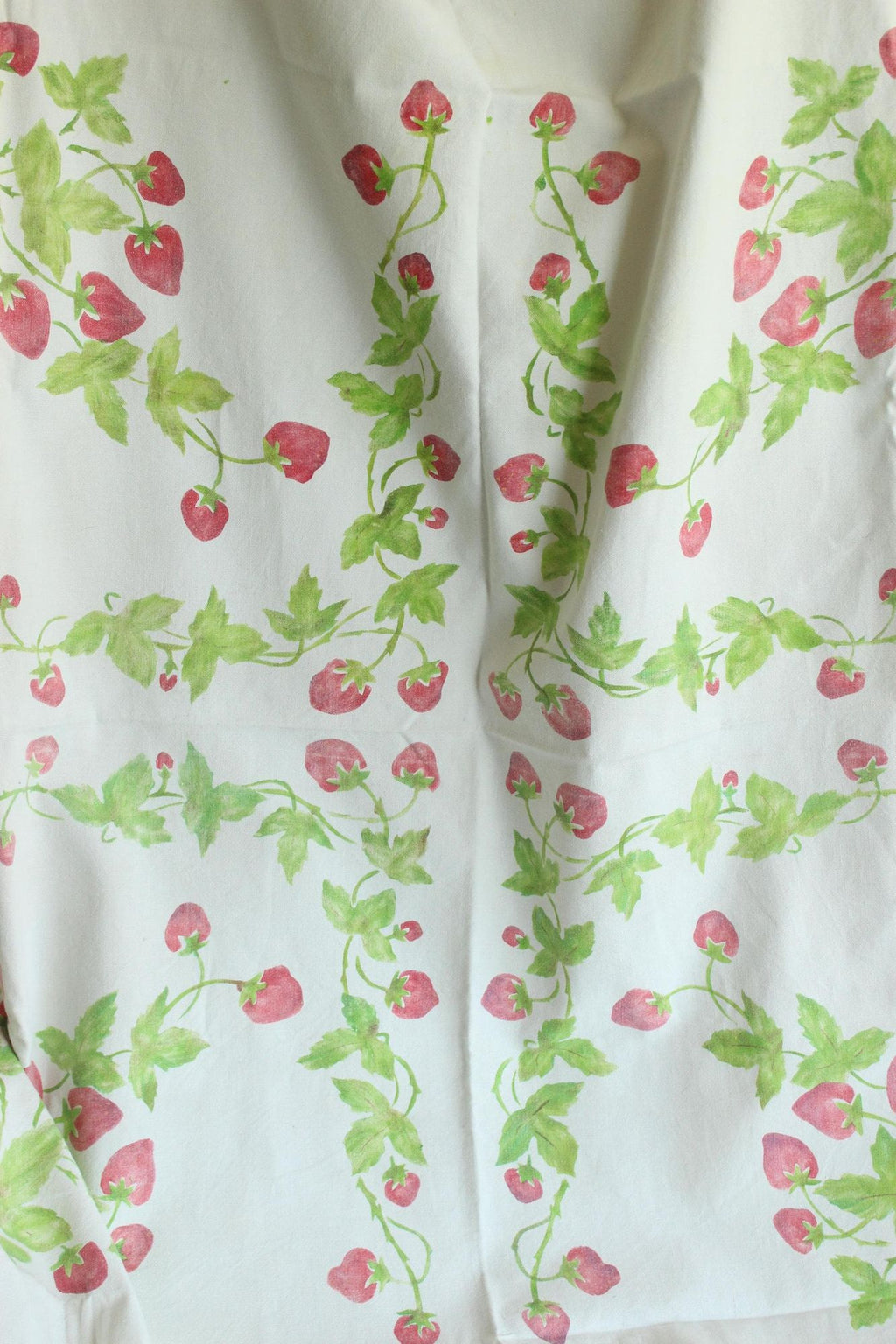 Vintage 1950s Strawberry Fruit Print Tableclothj