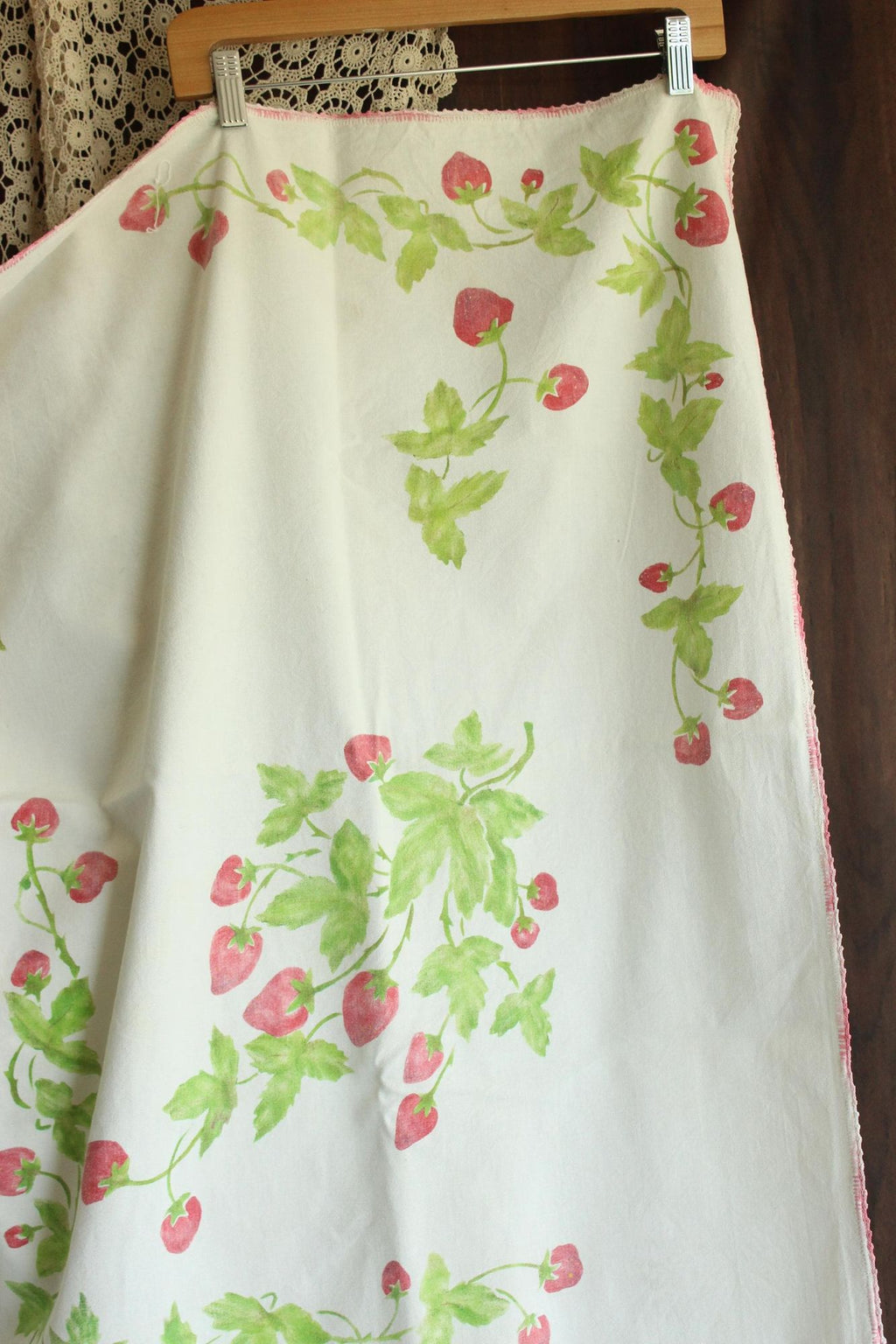 Vintage 1950s Strawberry Fruit Print Tableclothj
