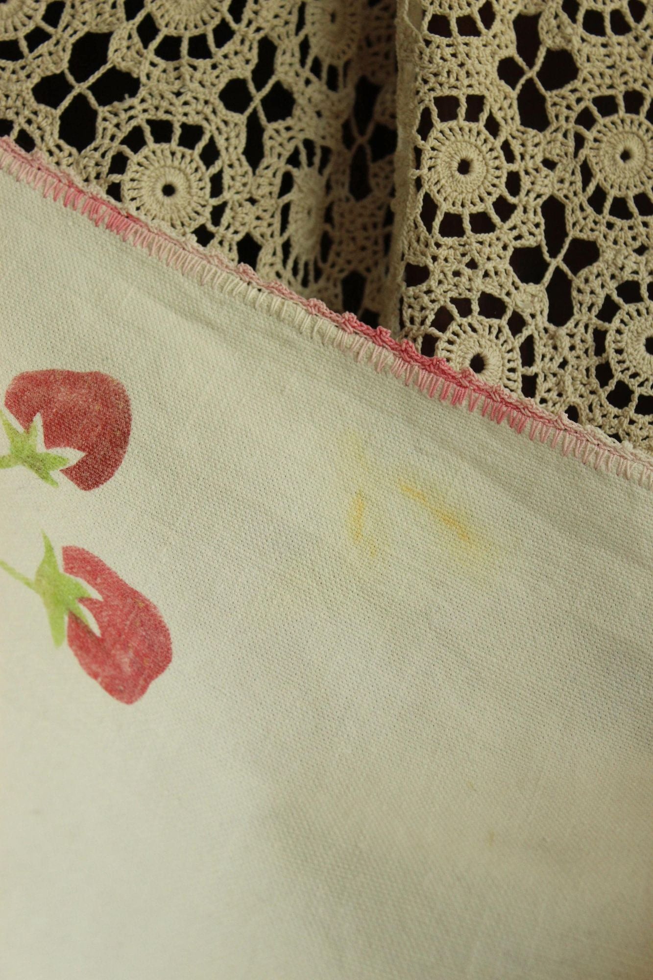 Vintage 1950s Strawberry Fruit Print Tableclothj