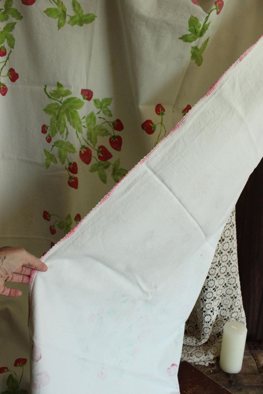 Vintage 1950s Strawberry Fruit Print Tableclothj
