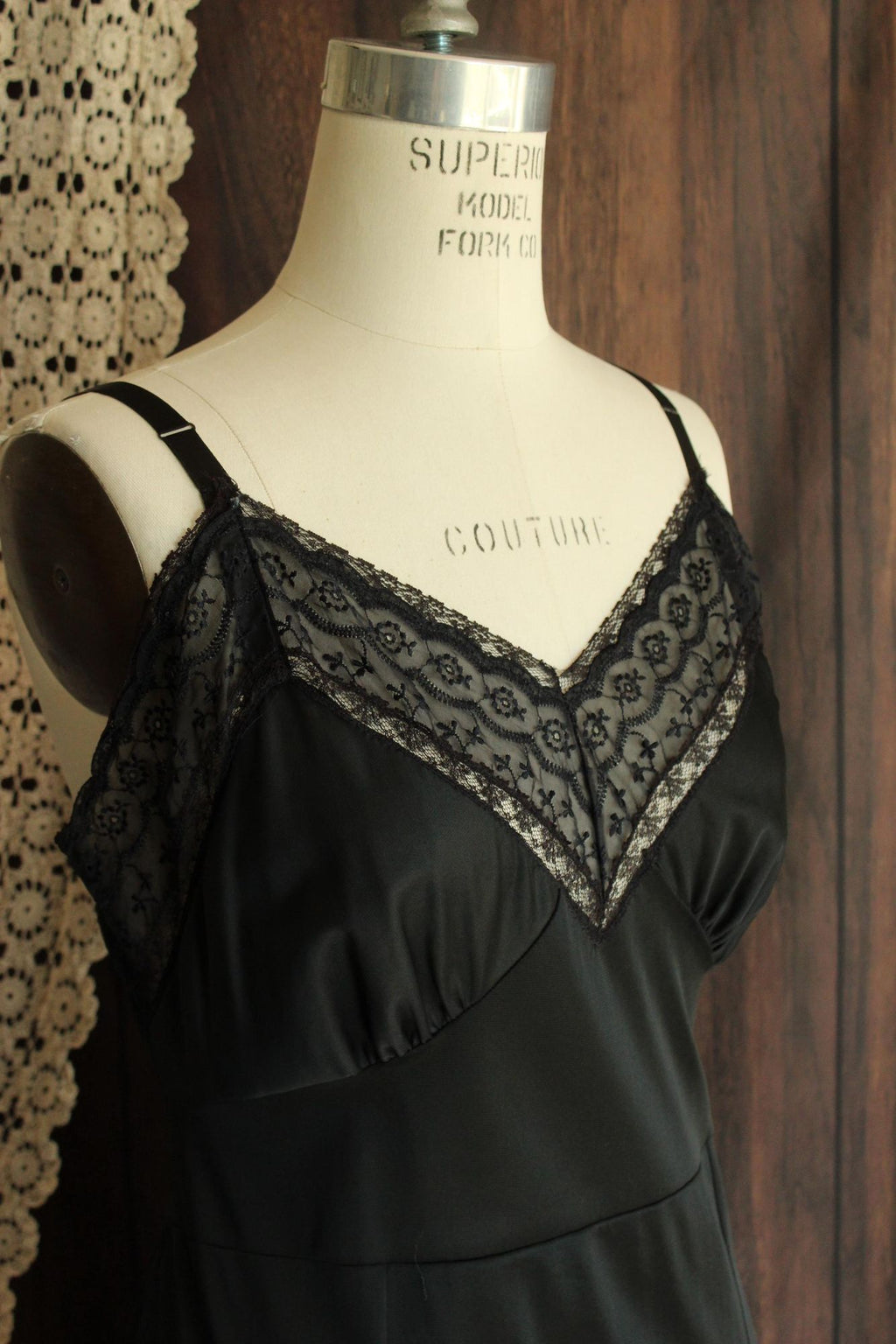 Vintage 1960s Volup Carol Brent Black Lace and Nylon Slip