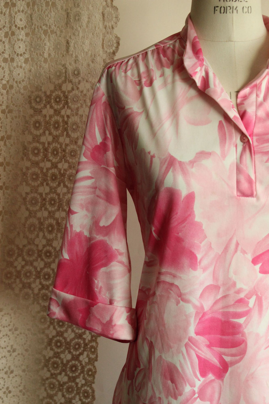 Vintage 1960s Ro-Vel Pink And White Floral Print Top