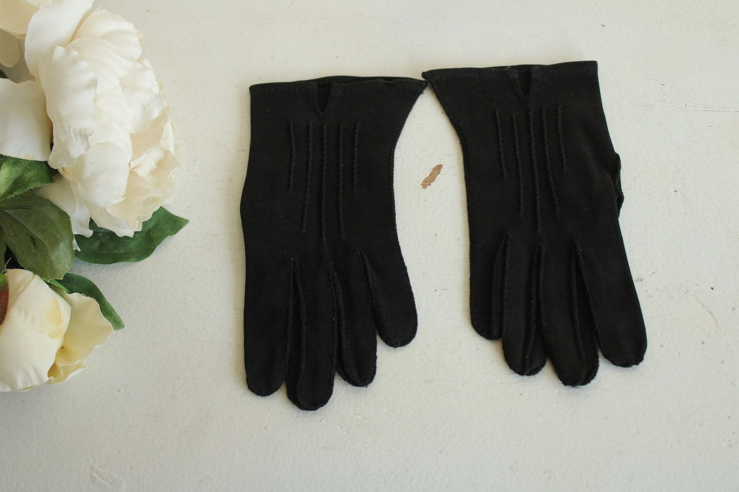 Vintage 1960s Dawnelle Black Gloves