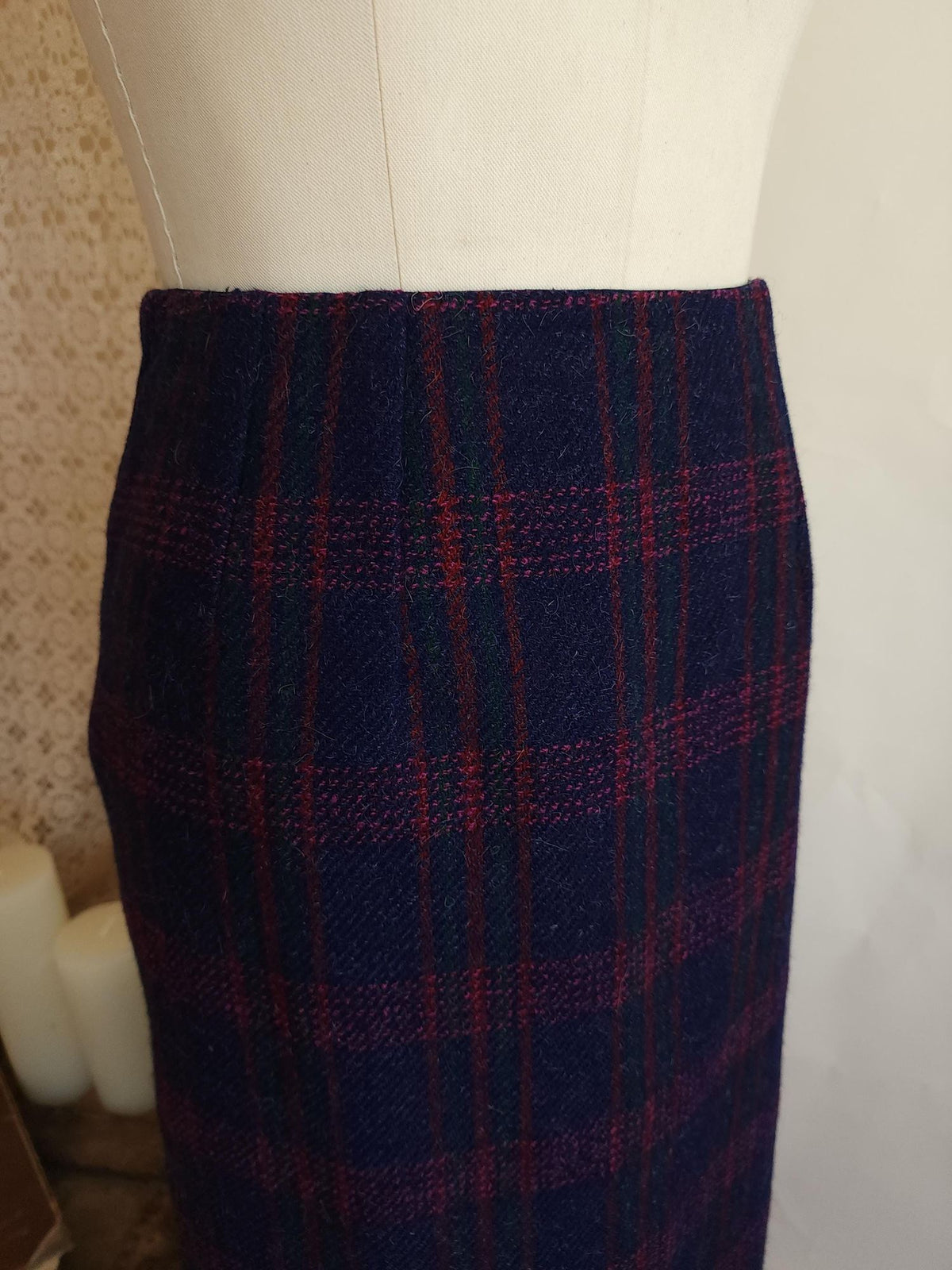 Vintage 1960s Navy Blue Plaid Tartan Wool Pencil Skirt