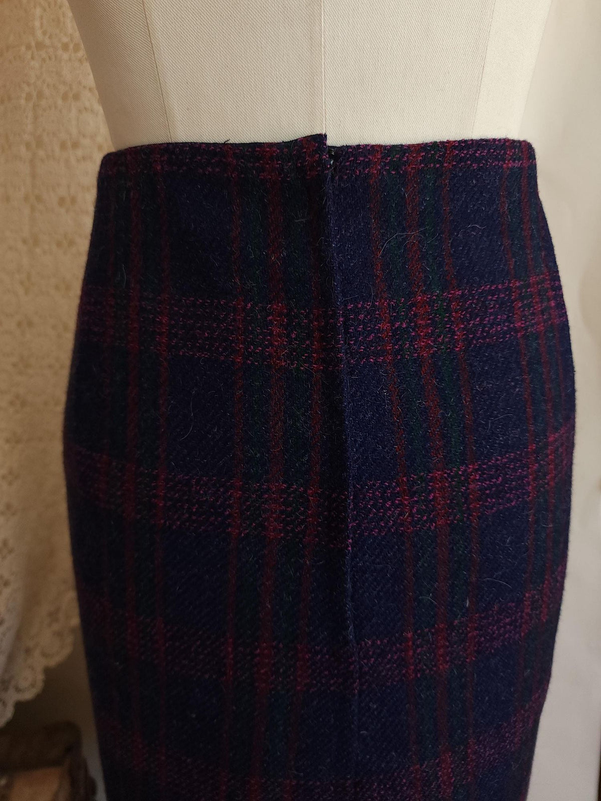 Vintage 1960s Navy Blue Plaid Tartan Wool Pencil Skirt