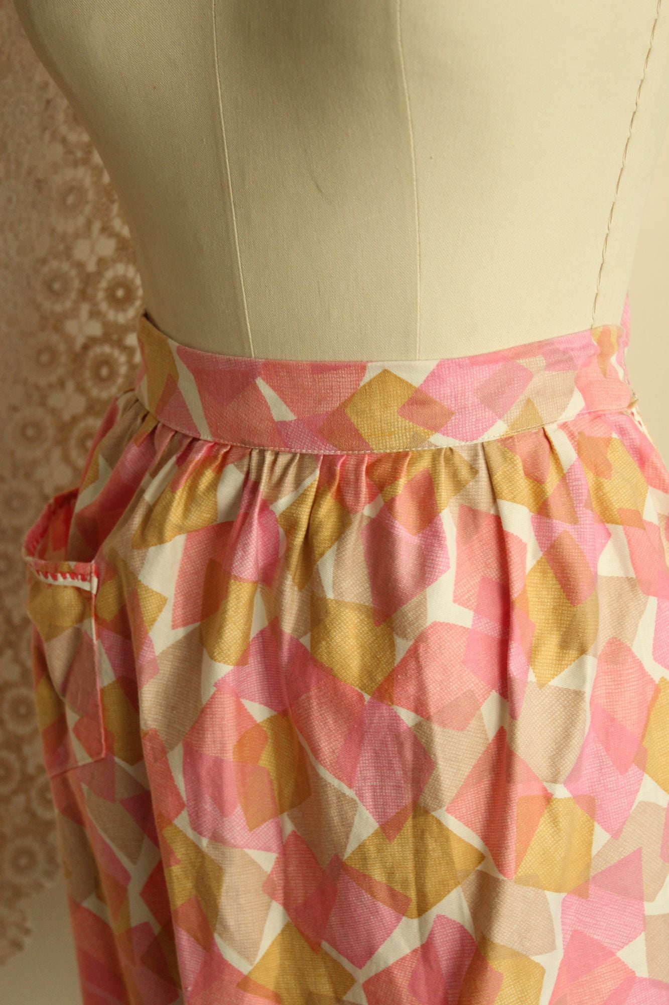 Vintage 1960s Pink and Yellow Geometric Print Cotton Half Apron