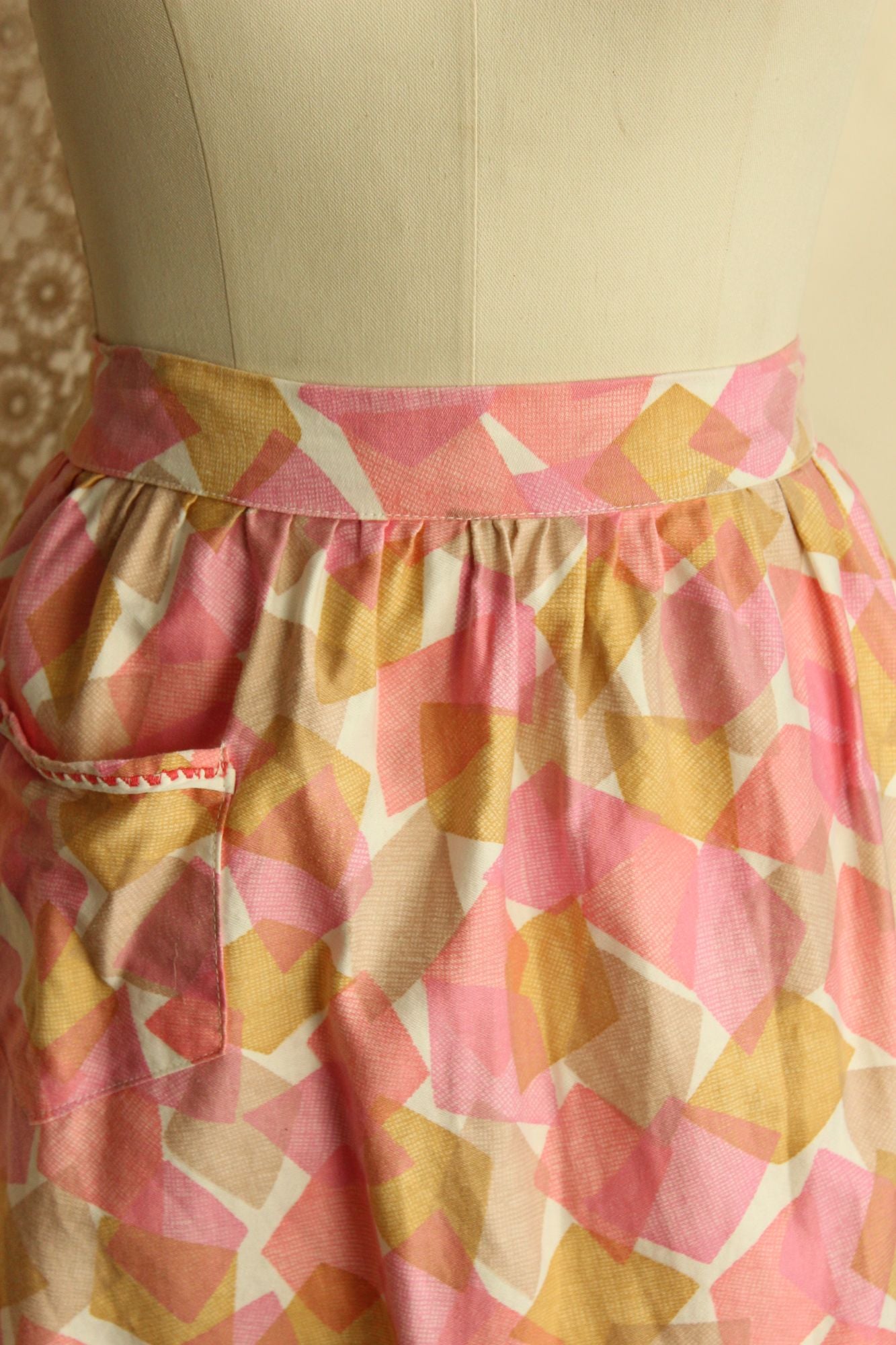 Vintage 1960s Pink and Yellow Geometric Print Cotton Half Apron