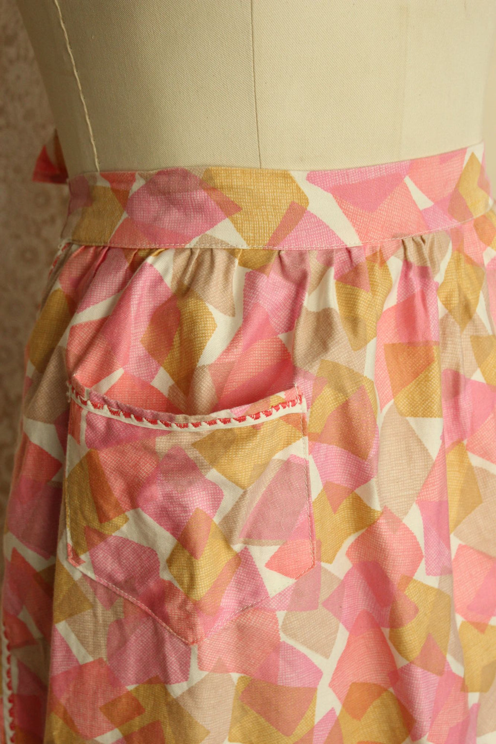 Vintage 1960s Pink and Yellow Geometric Print Cotton Half Apron