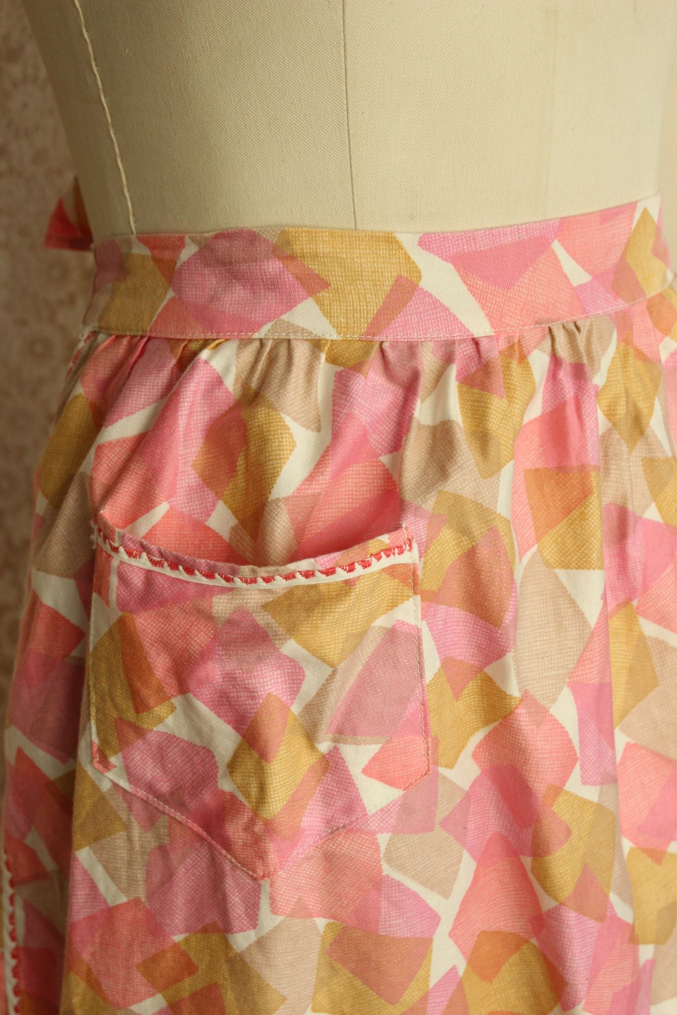 Vintage 1960s Pink and Yellow Geometric Print Cotton Half Apron